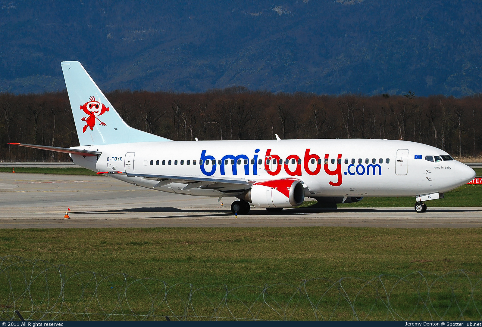 Photo of G-TOYK - Boeing 737-33R operated by bmibaby