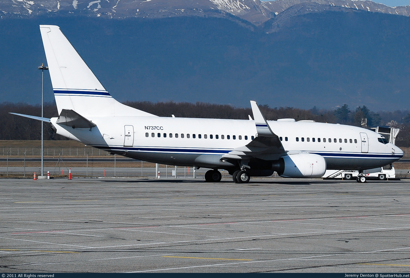 Photo of N737CC - Boeing 737-74Q(BBJ) operated by Mid East Jet