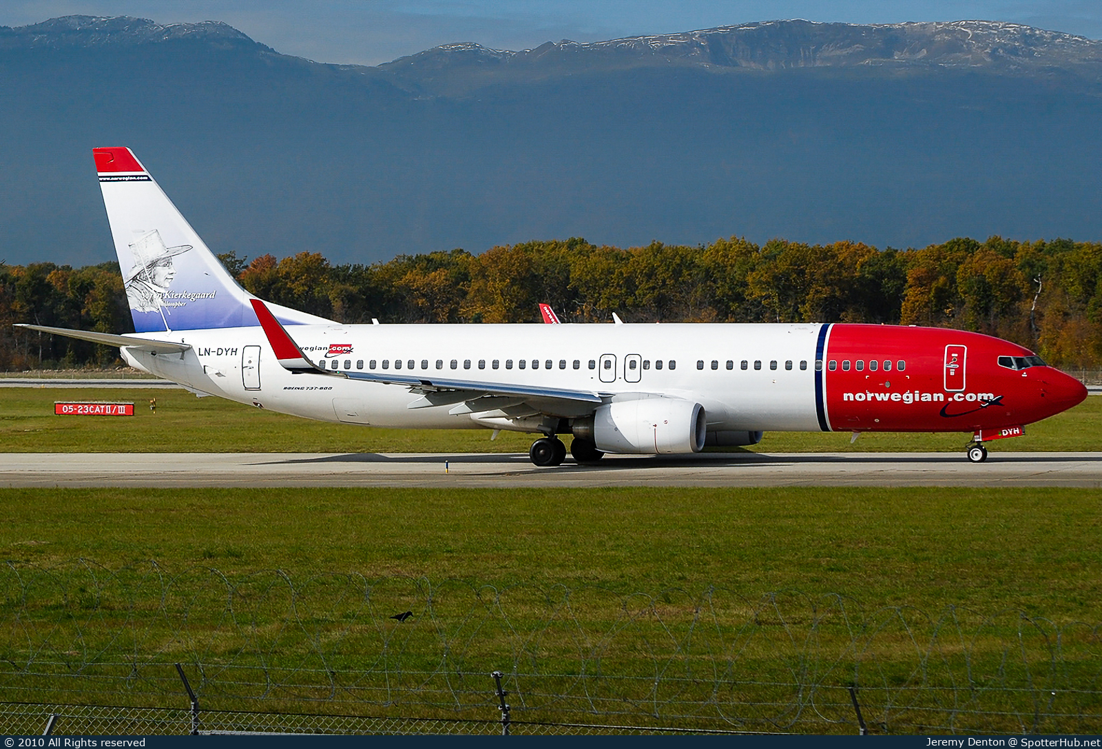 Photo of LN-DYH - Boeing 737-8JP operated by Norwegian Air Shuttle