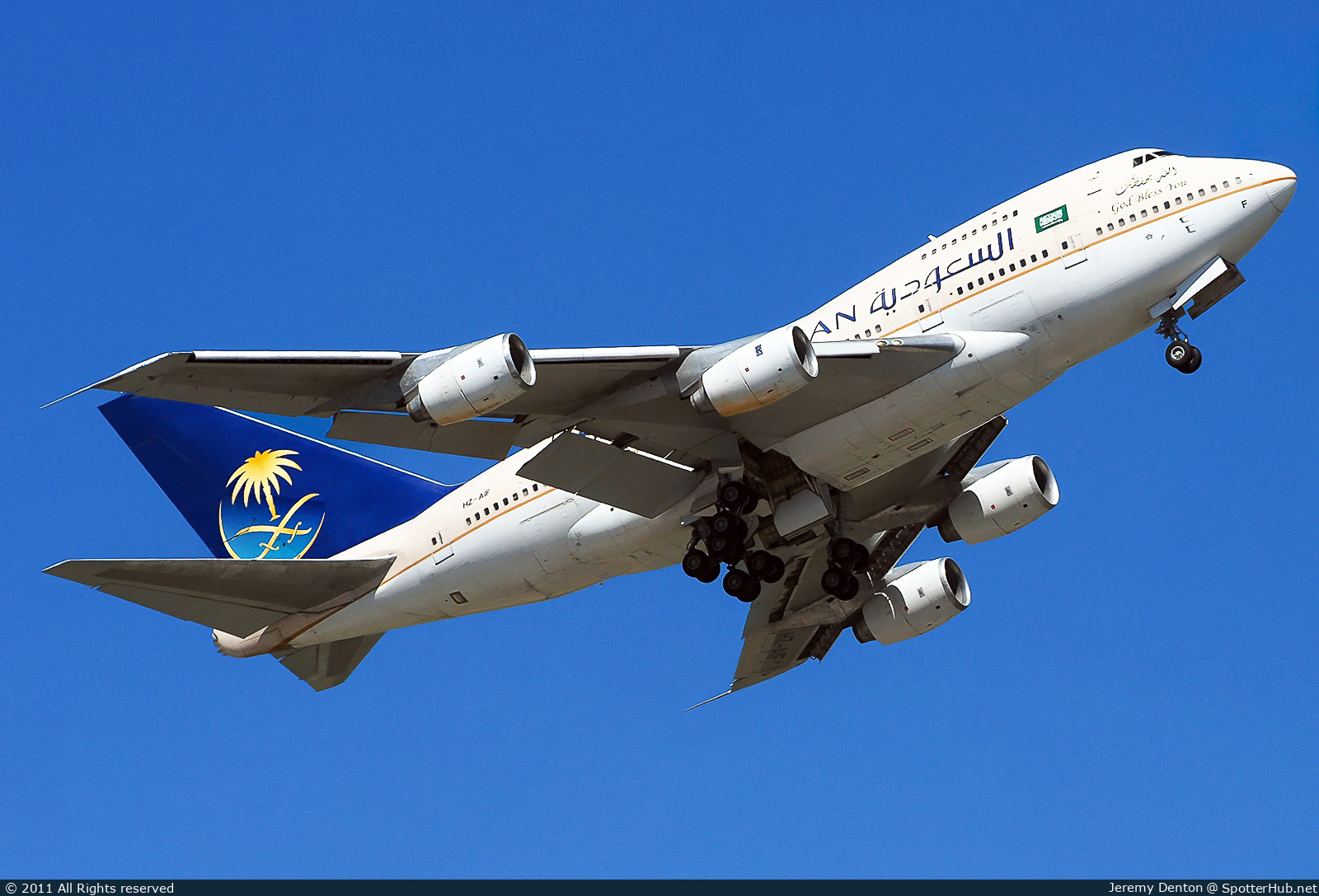 Photo of HZ-AIF - Boeing 747SP-68 operated by Saudi Royal Flight
