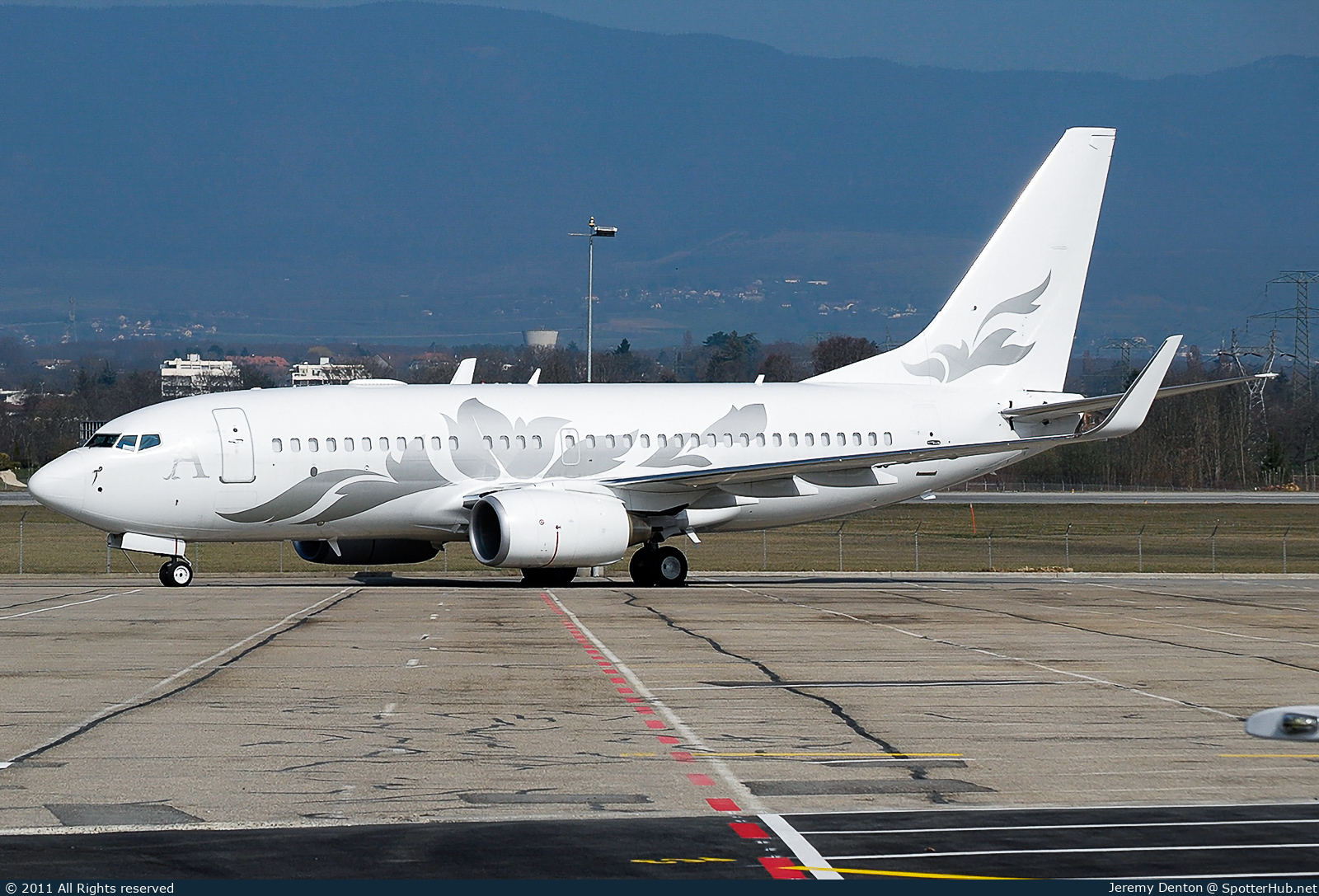 Photo of M-YBBJ - Boeing 737-7HE(BBJ) operated by Global Jet Austria