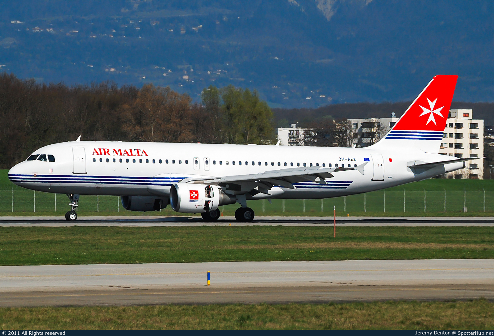 Photo of 9H-AEK - Airbus A320-214 operated by Air Malta