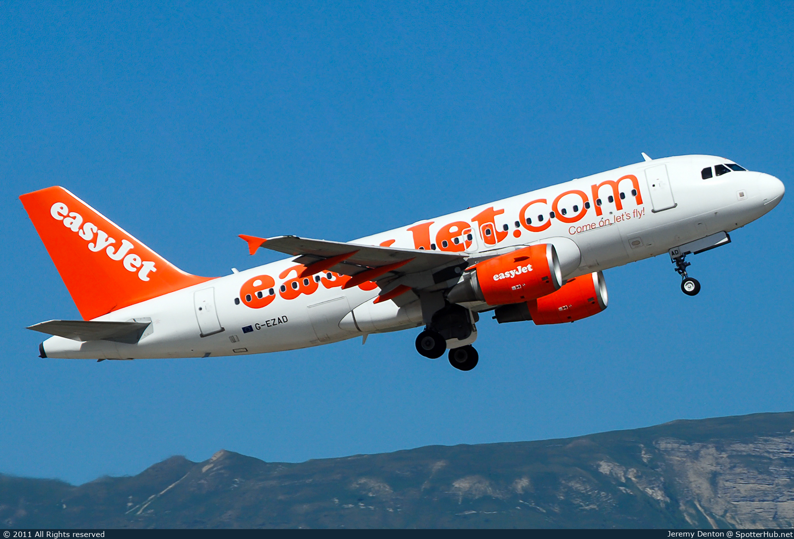 Photo of G-EZAD - Airbus A319-111 operated by easyJet