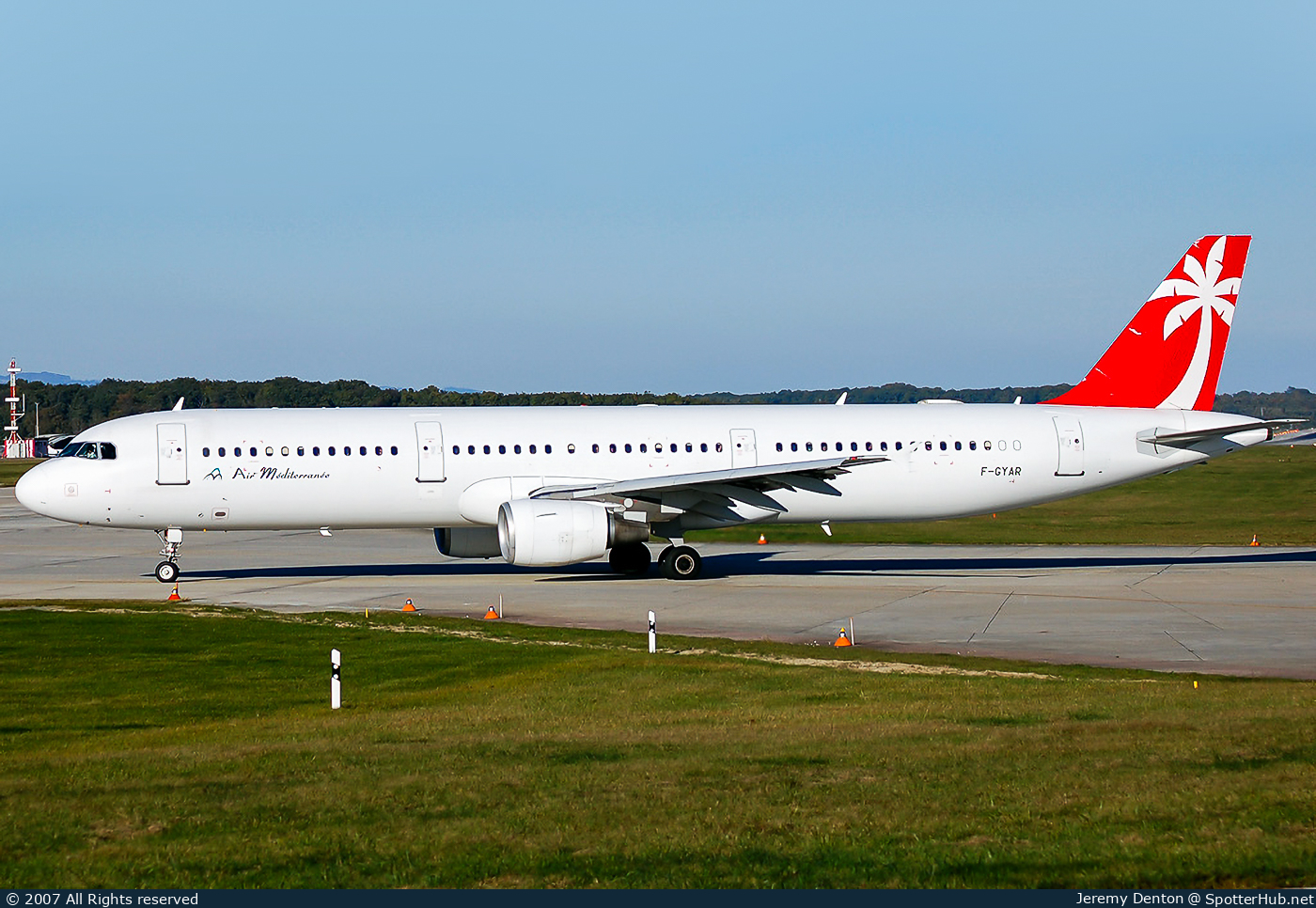 Photo of F-GYAR - Airbus A321-212 operated by Air Méditerranée