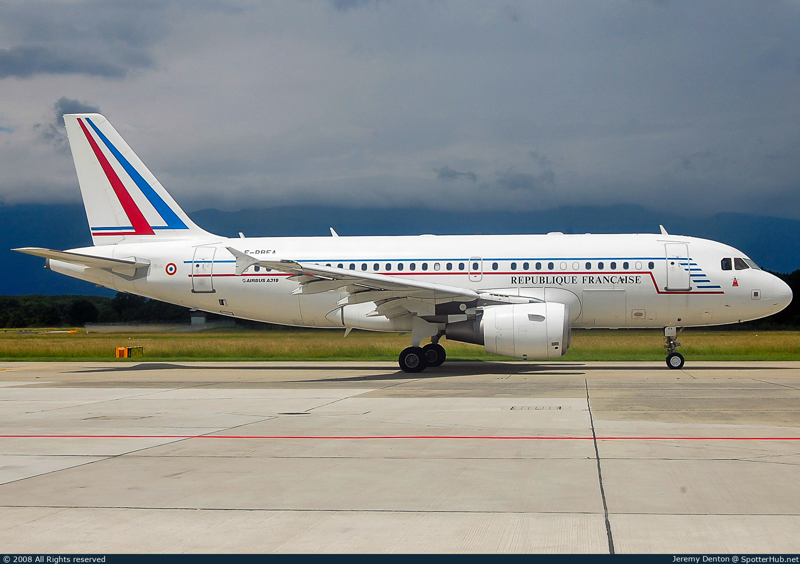Photo of F-RBFA - Airbus A319-115(CJ) operated by Government of France