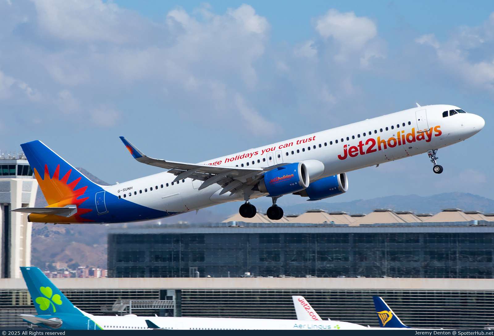 Photo of G-SUNH - Airbus A321-251NX operated by Jet2