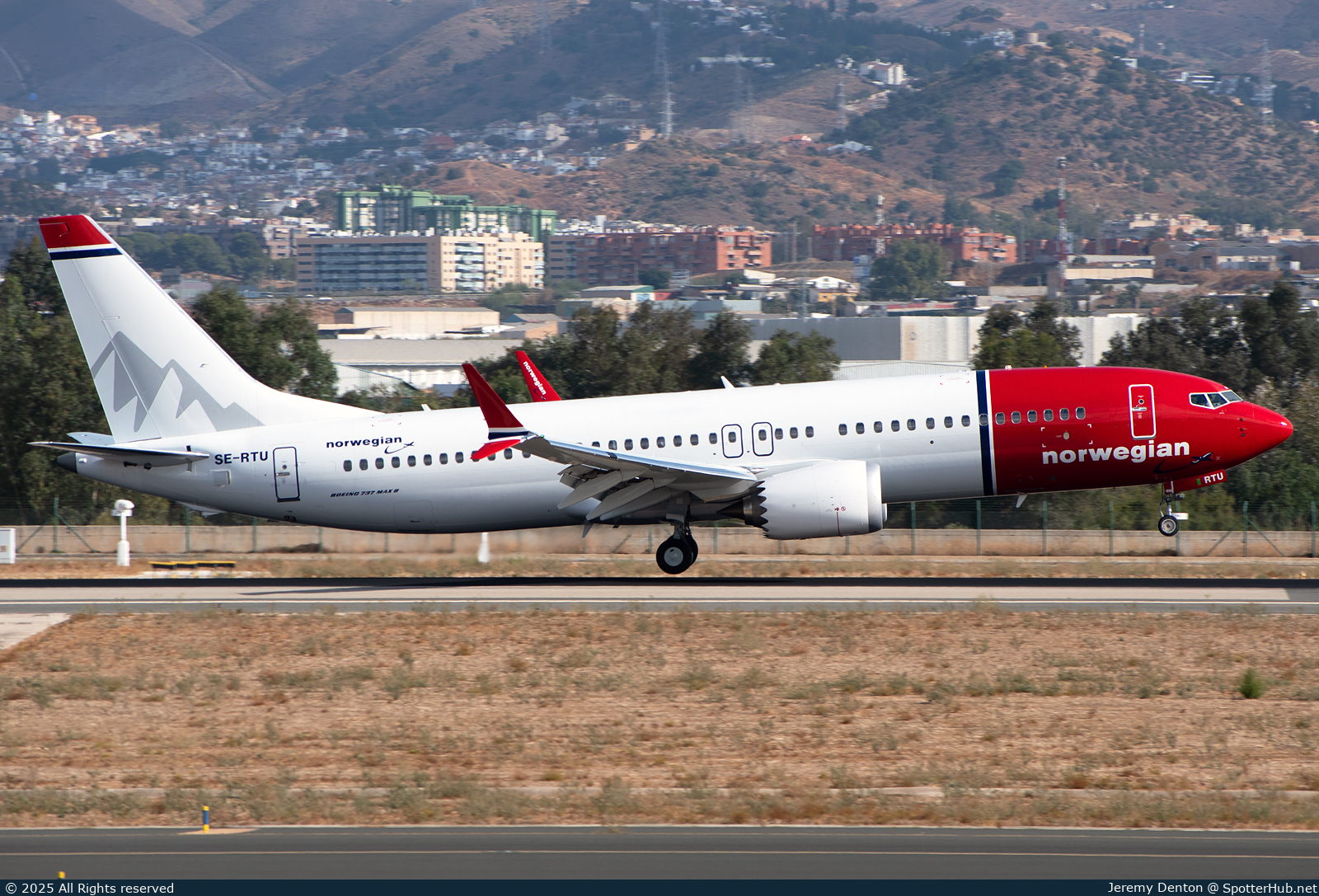 Photo of SE-RTU - Boeing 737 MAX 8 operated by Norwegian Air Sweden