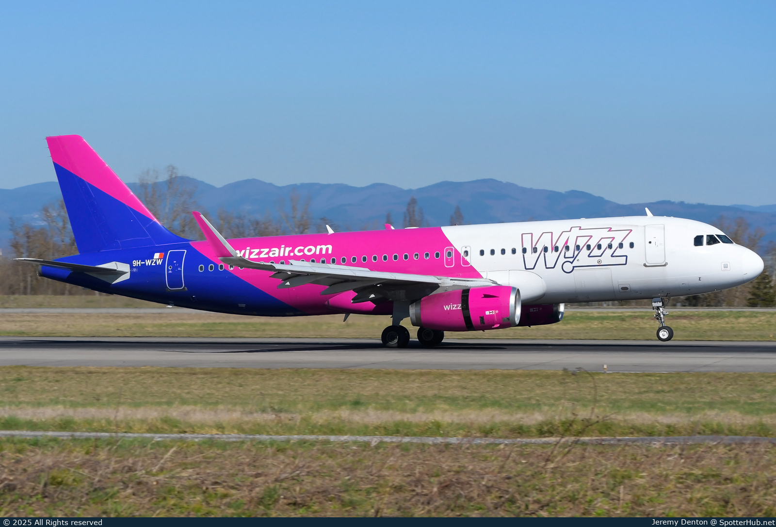 Photo of 9H-WZW - Airbus A320-232 operated by Wizz Air Malta