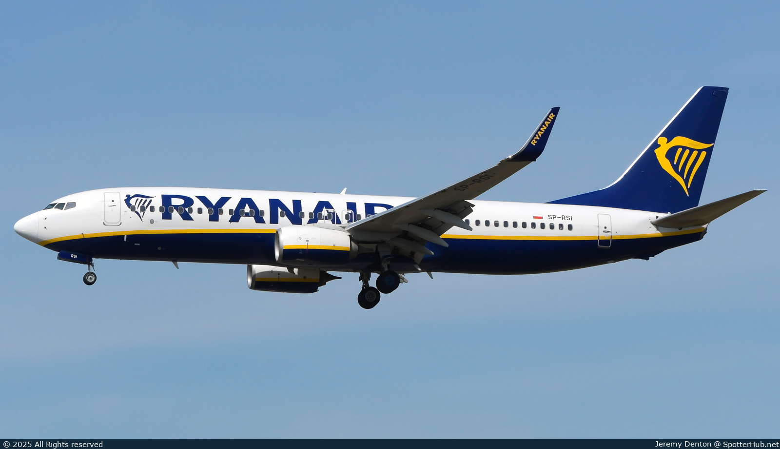 Photo of SP-RSI - Boeing 737-8AS operated by Ryanair (opb Buzz)