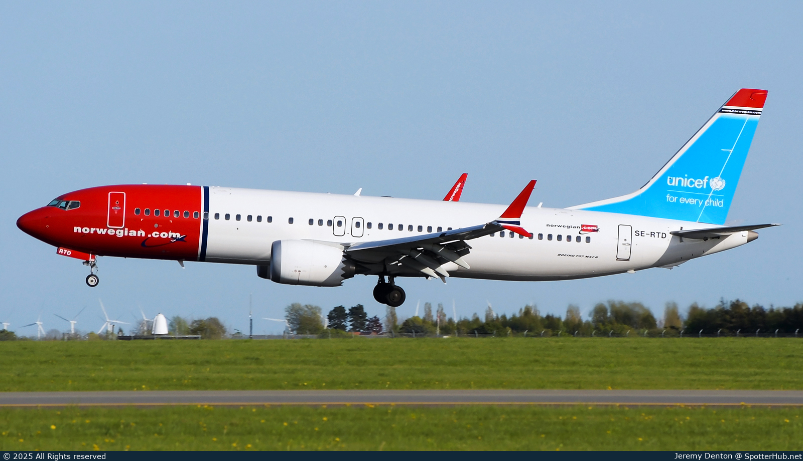 Photo of SE-RTD - Boeing 737 MAX 8 operated by Norwegian Air Sweden