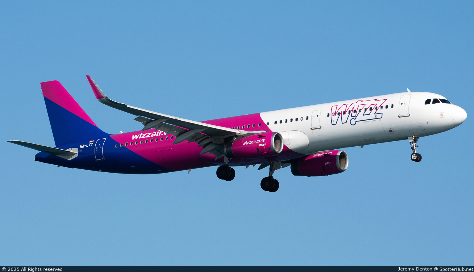 Photo of HA-LTC - Airbus A321-231 operated by Wizz Air