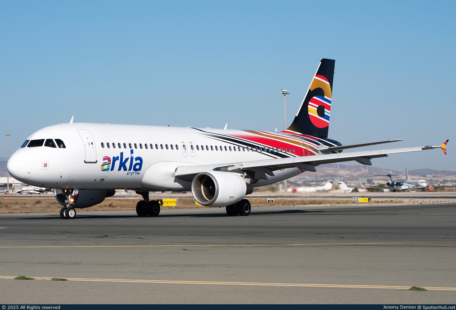 Photo of 4X-AGY - Airbus A320-214 operated by Arkia Israeli Airlines