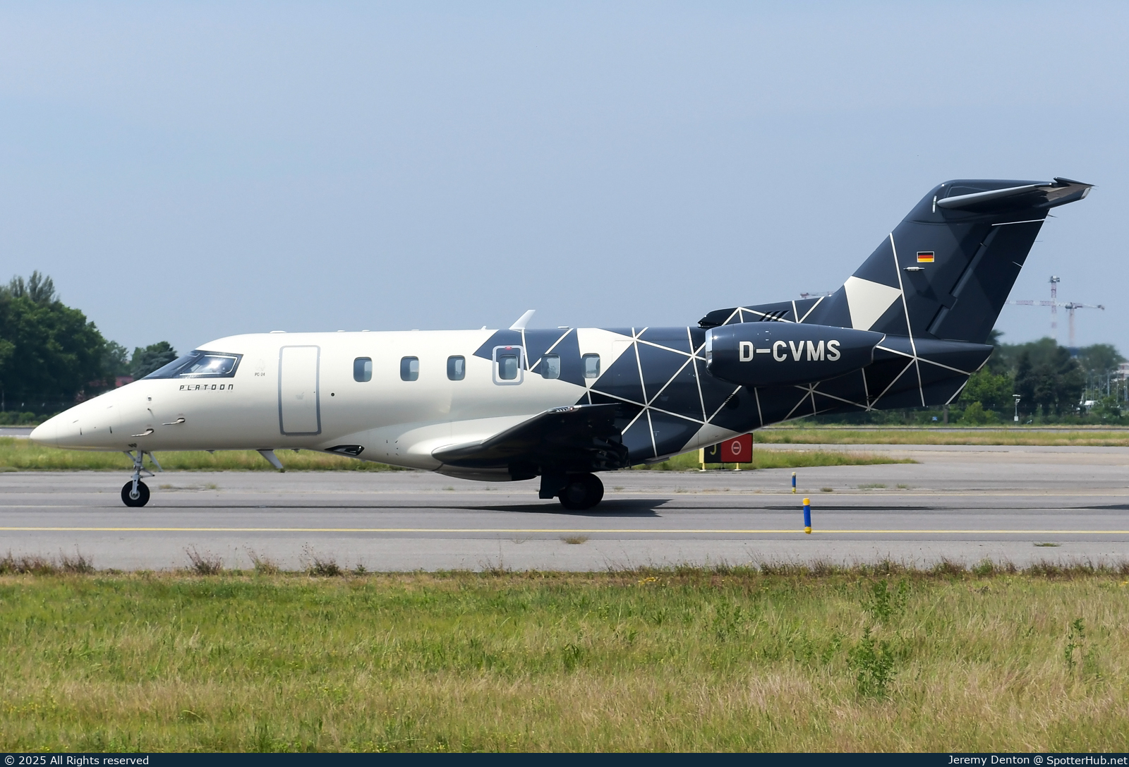Photo of D-CVMS - Pilatus PC-24 operated by Platoon Aviation