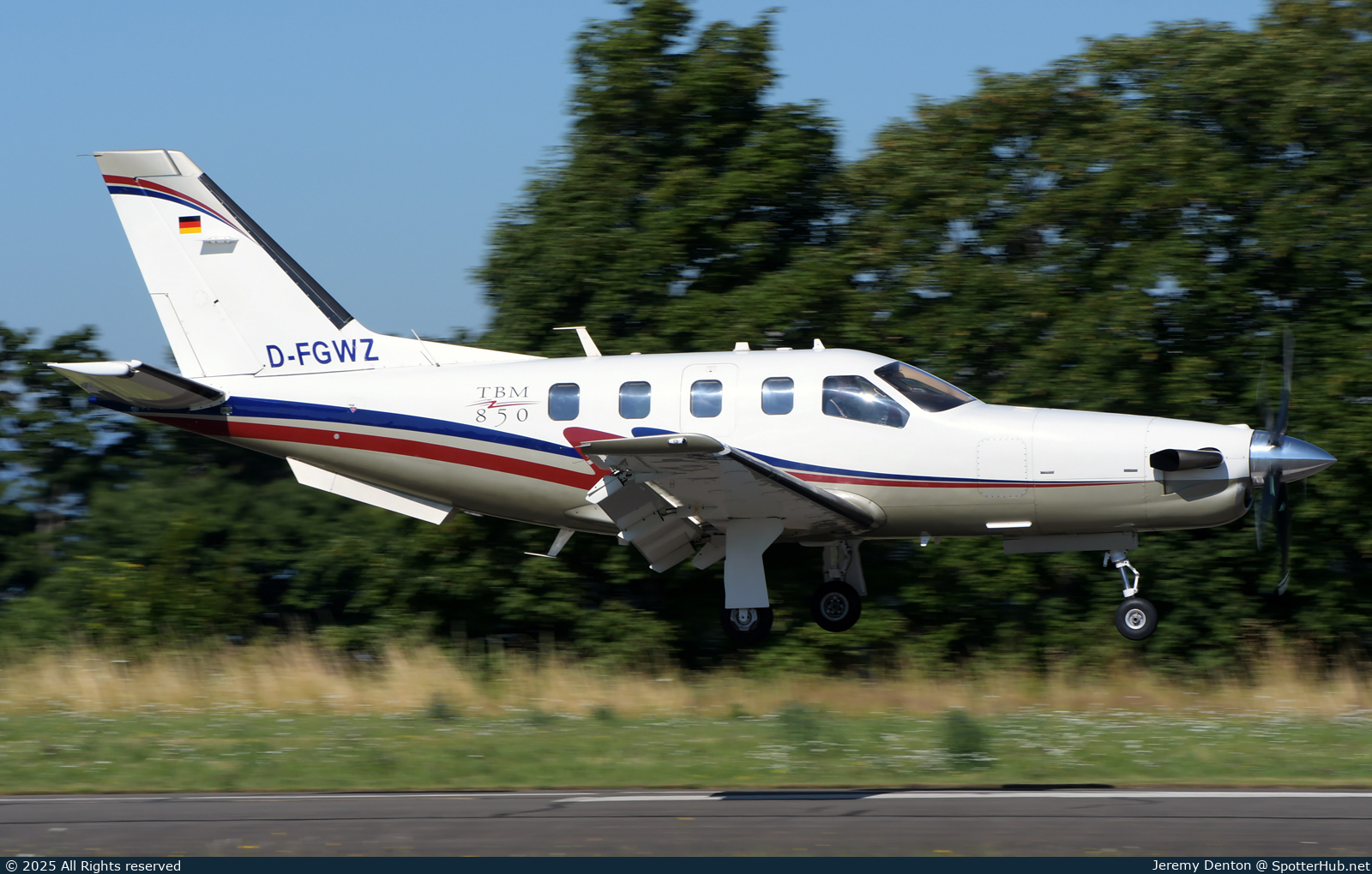 Photo of D-FGWZ - SOCATA TBM 850 operated by Private