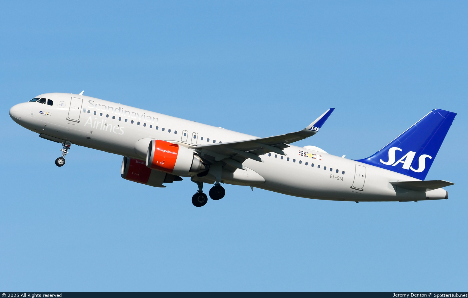 Photo of EI-SIA - Airbus A320-251N operated by SAS Connect