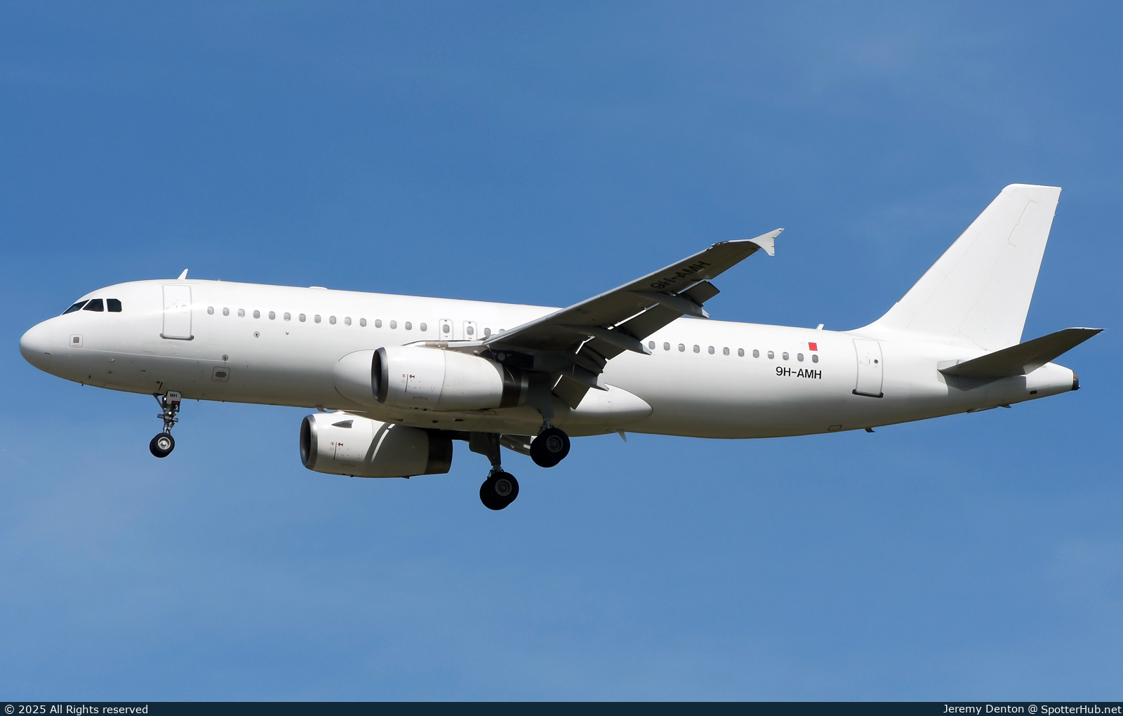 Photo of 9H-AMH - Airbus A320-232 operated by Avion Express Malta