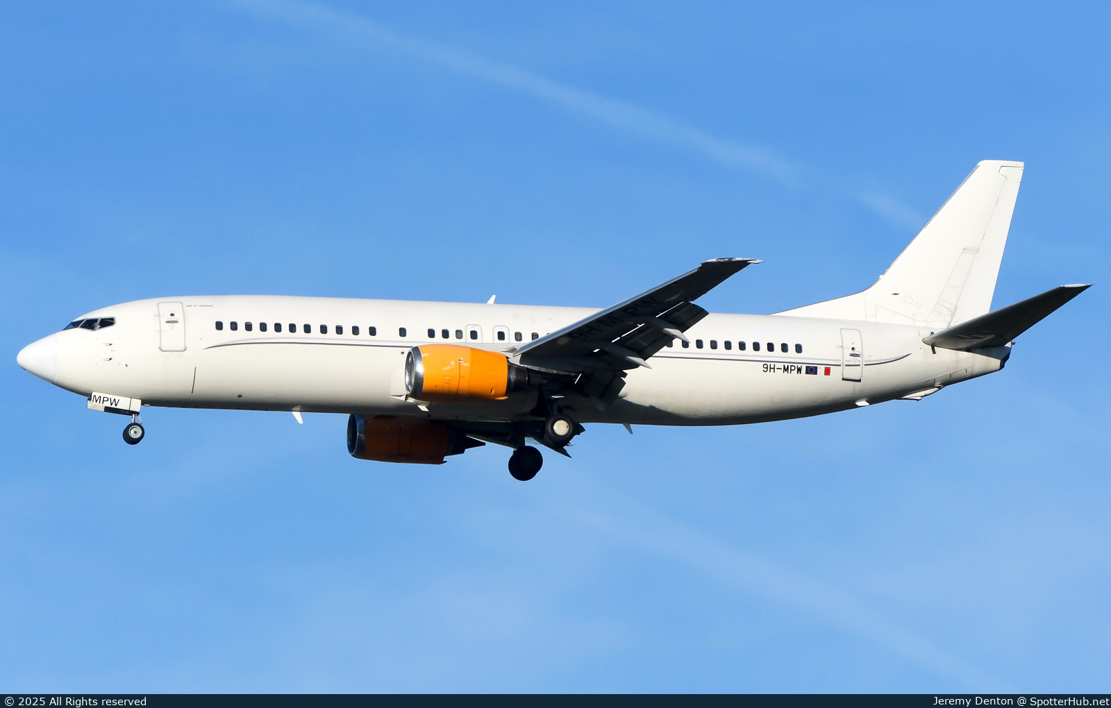 Photo of 9H-MPW - Boeing 737-484 operated by Air Horizont