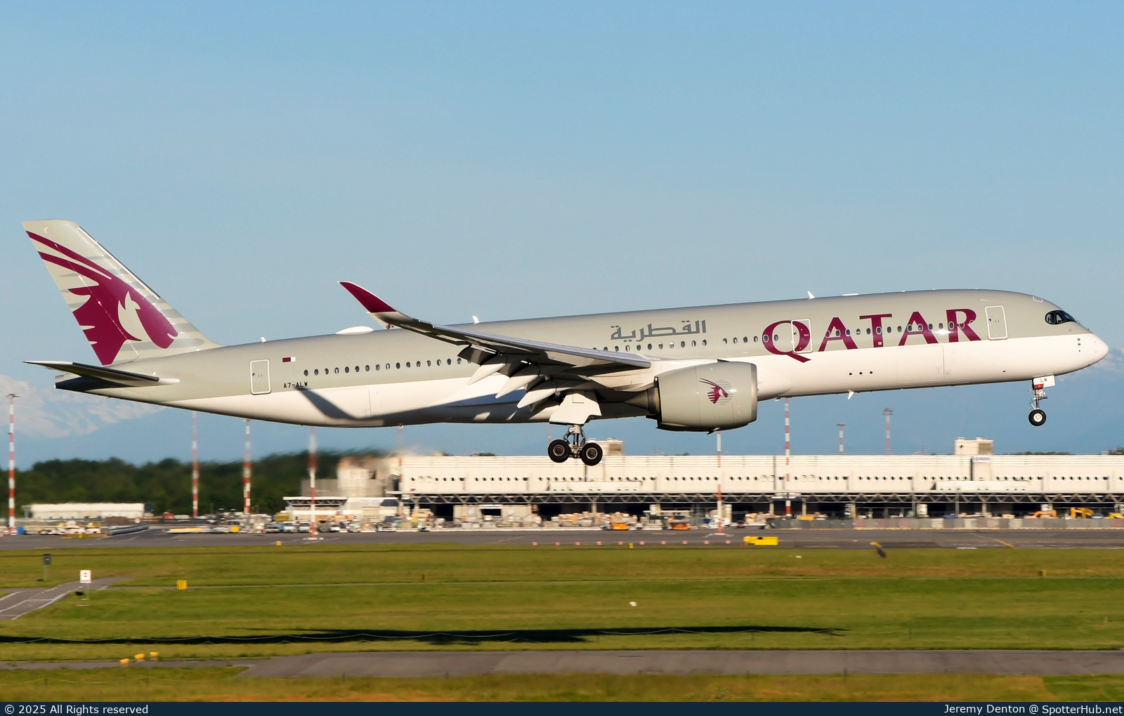 Photo of A7-ALW - Airbus A350-941 operated by Qatar Airways