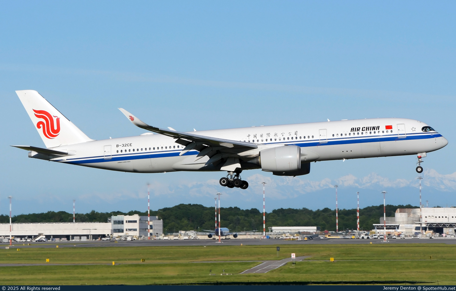 Photo of B-32CE - Airbus A350-941 operated by Air China