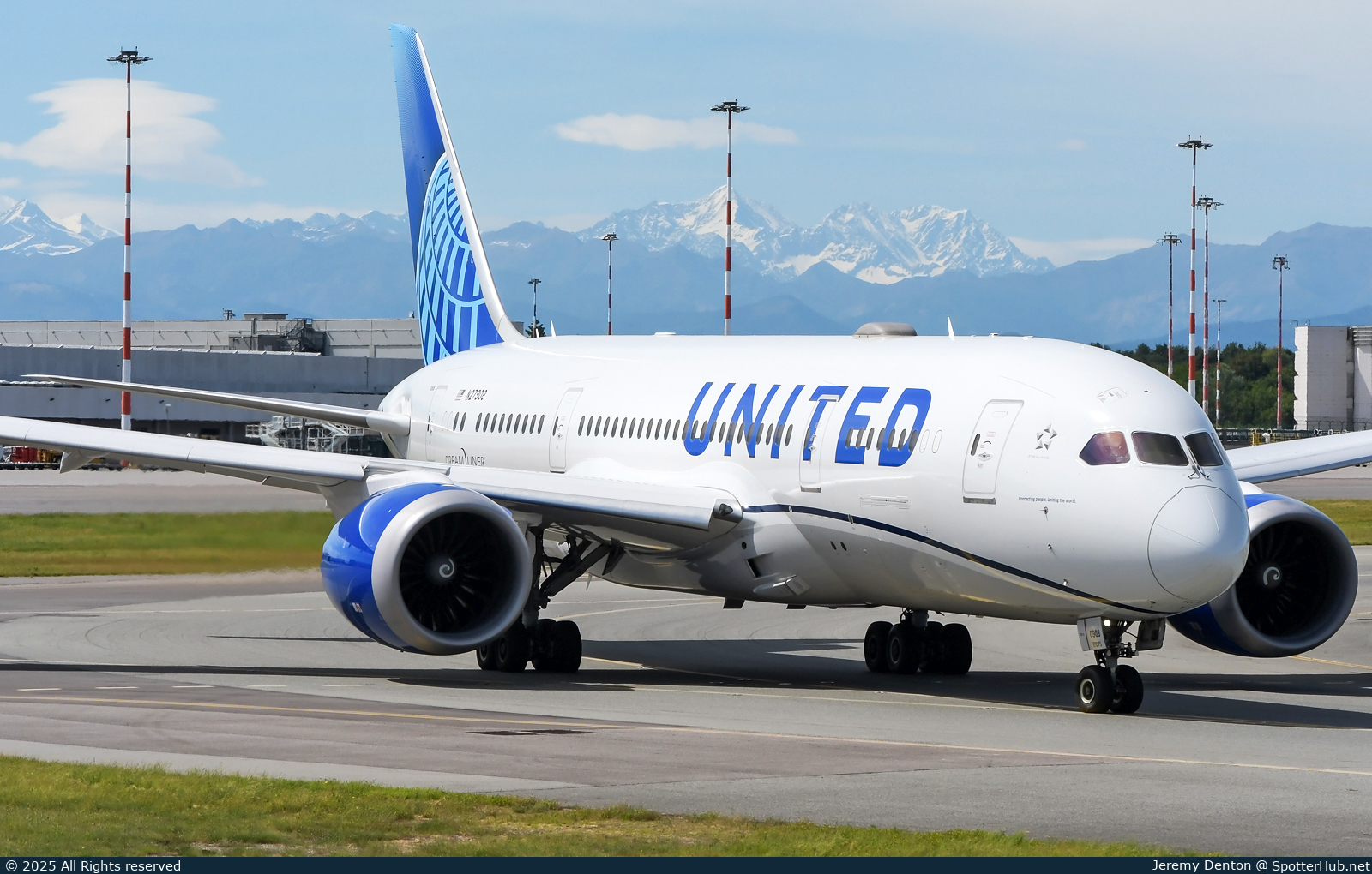 Photo of N27908 - Boeing 787-8 Dreamliner operated by United Airlines