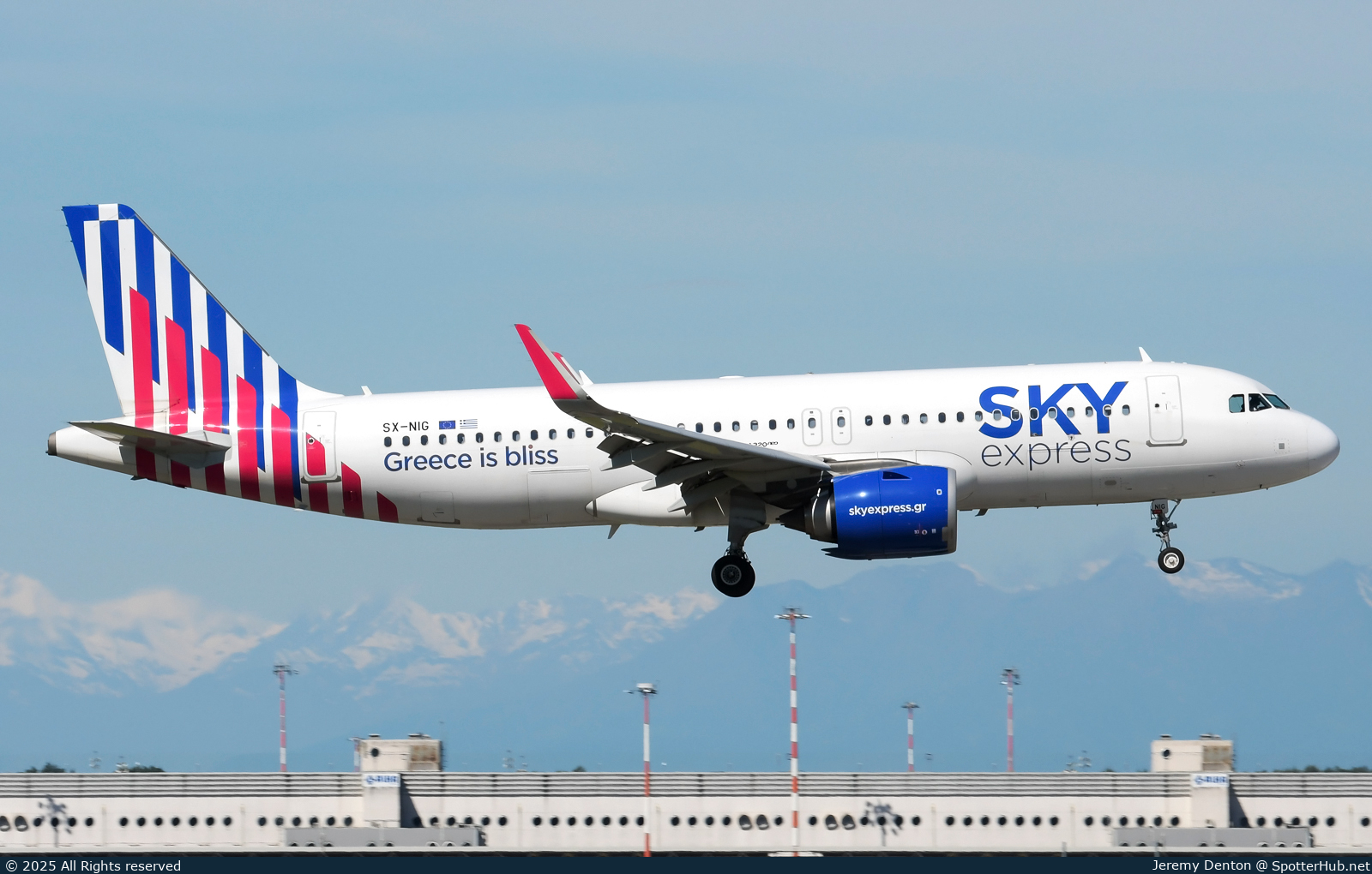 Photo of SX-NIG - Airbus A320-251N operated by Sky Express