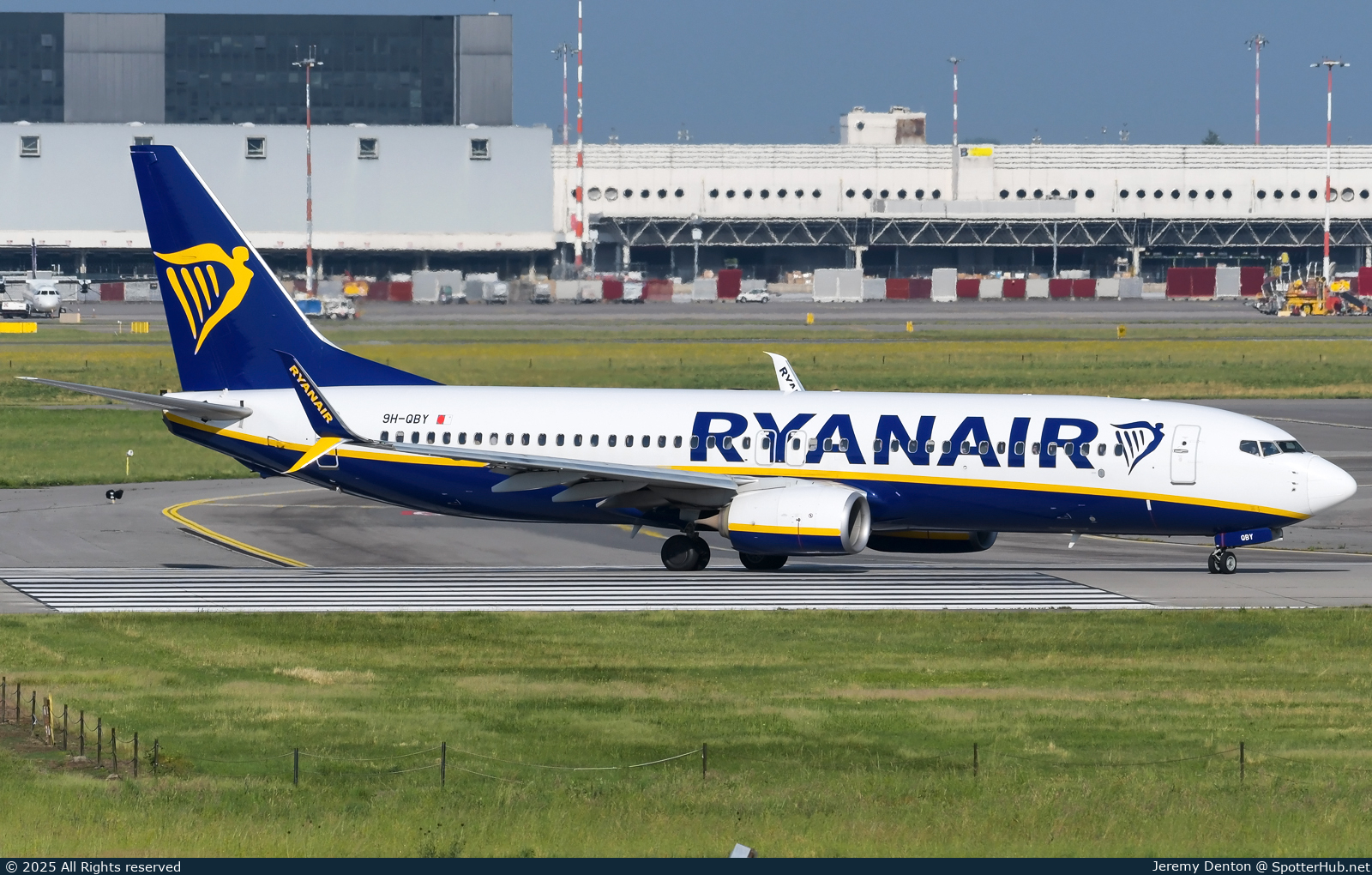Photo of 9H-QBY - Boeing 737-8AS operated by Ryanair (opb Malta Air)