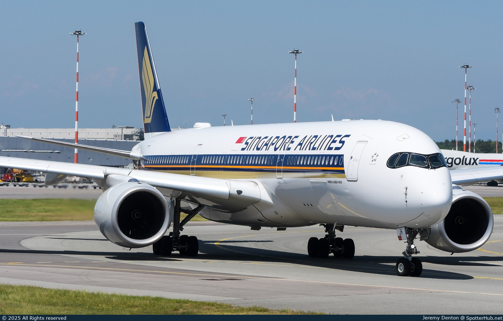 Photo of 9V-SJH - Airbus A350-941 operated by Singapore Airlines