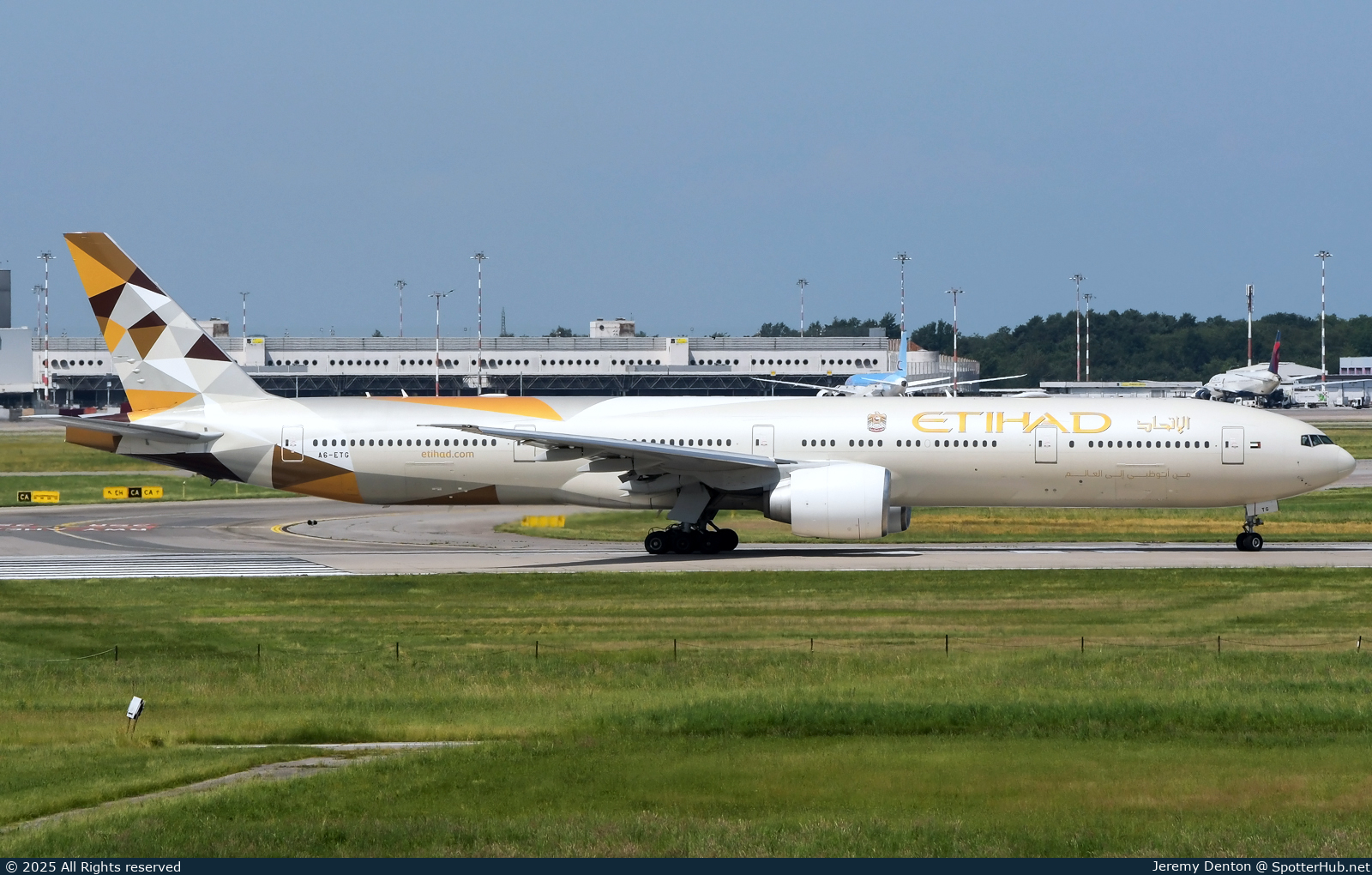 Photo of A6-ETG - Boeing 777-3FX(ER) operated by Etihad Airways