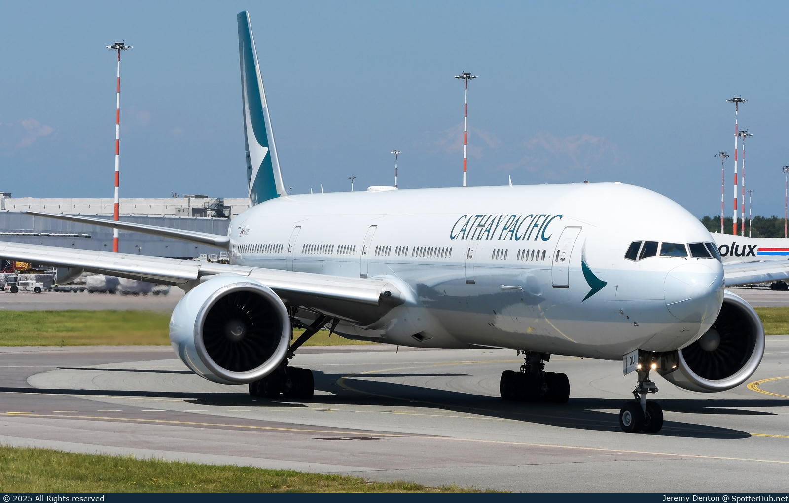 Photo of B-KQU - Boeing 777-367(ER) operated by Cathay Pacific Airways