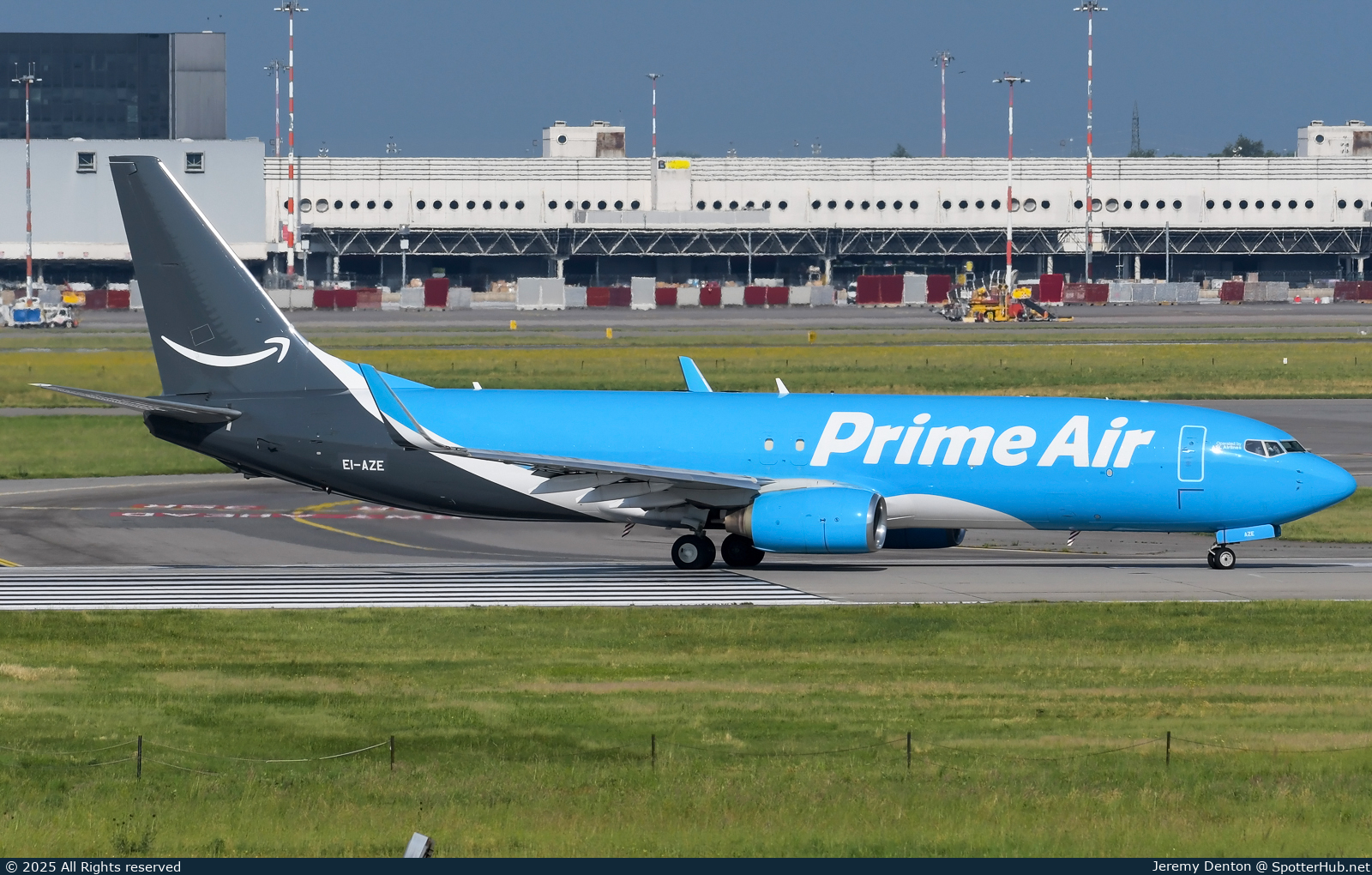 Photo of EI-AZE - Boeing 737-86Q(SF) operated by Amazon Prime Air (opb ASL Airlines Ireland)