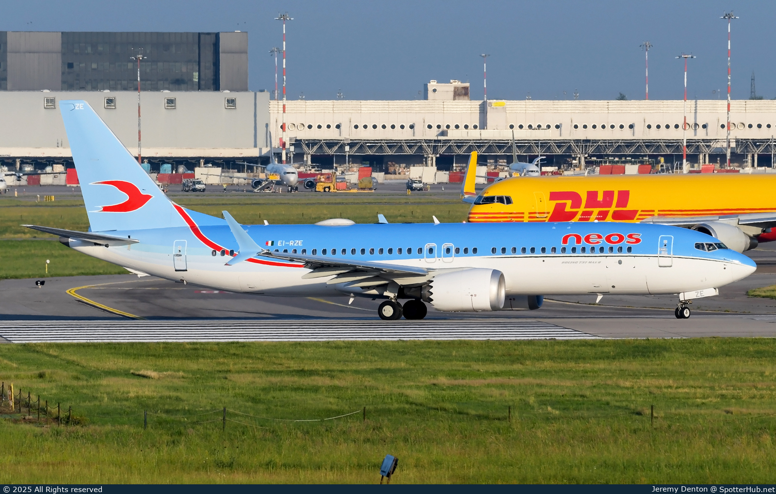 Photo of EI-RZE - Boeing 737 MAX 8 operated by Neos