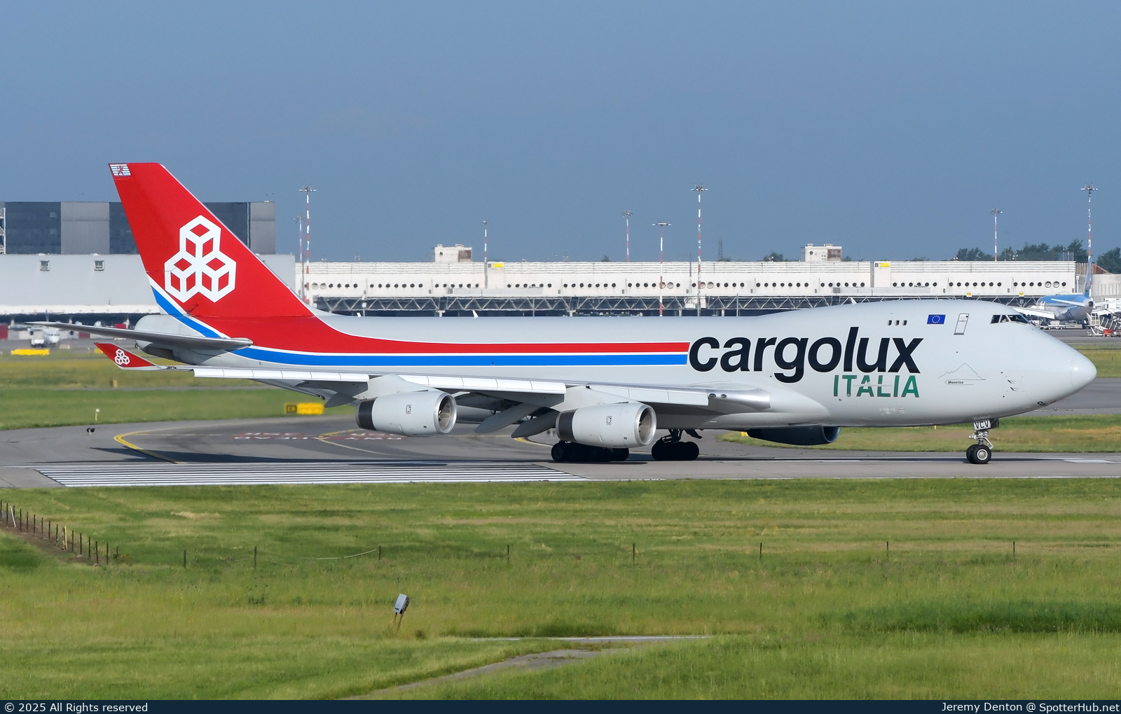 Photo of LX-VCV - Boeing 747-4R7F operated by Cargolux Italia