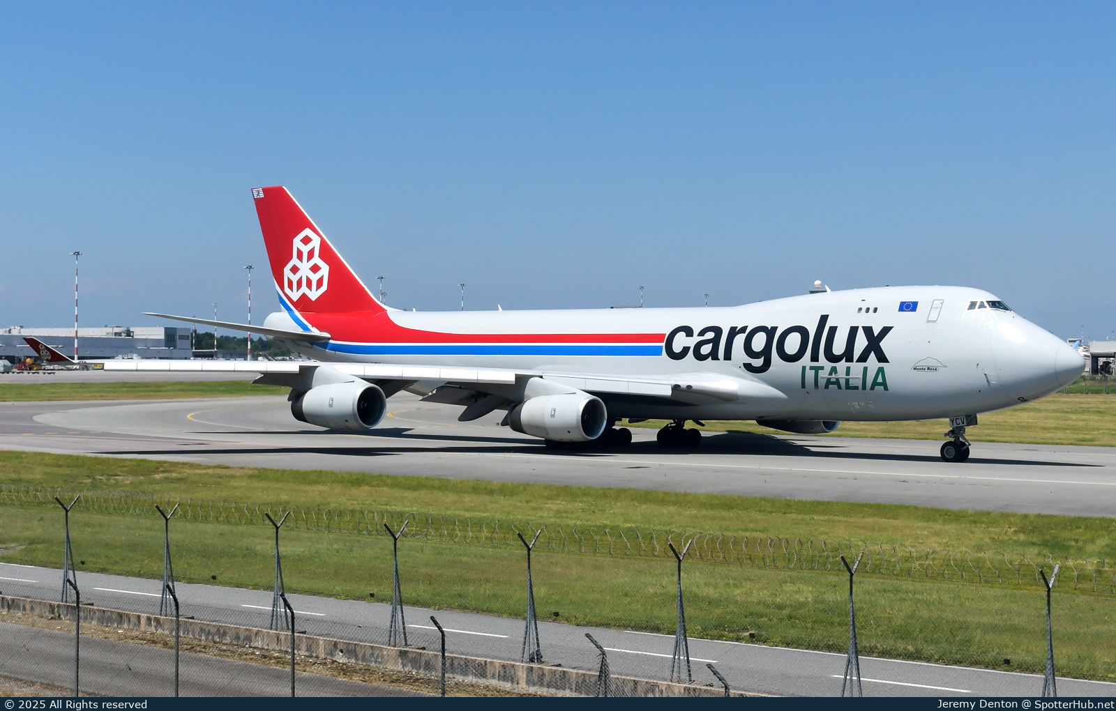 Photo of LX-YCV - Boeing 747-4R7F operated by Cargolux Italia
