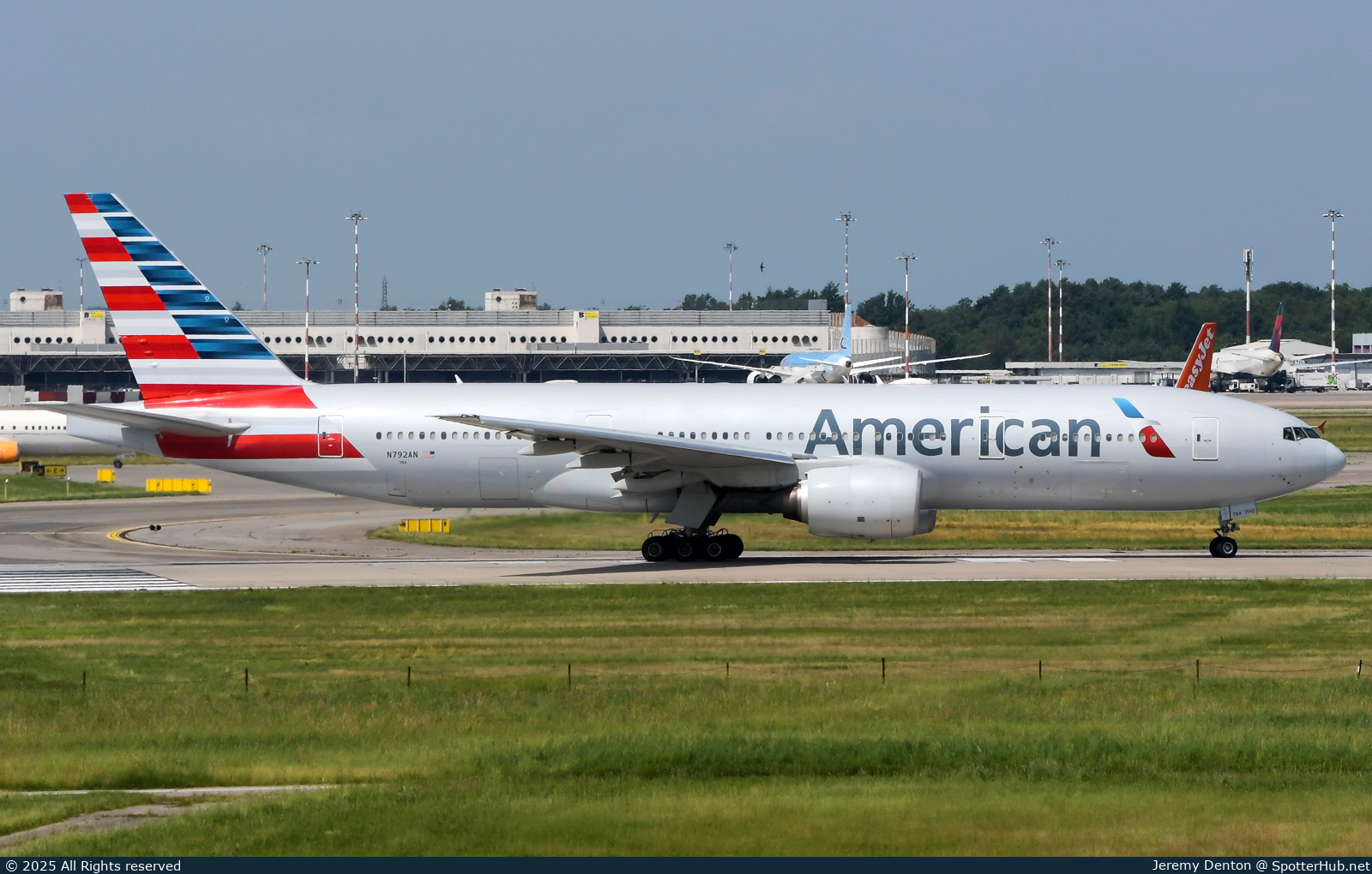 Photo of N792AN - Boeing 777-223(ER) operated by American Airlines