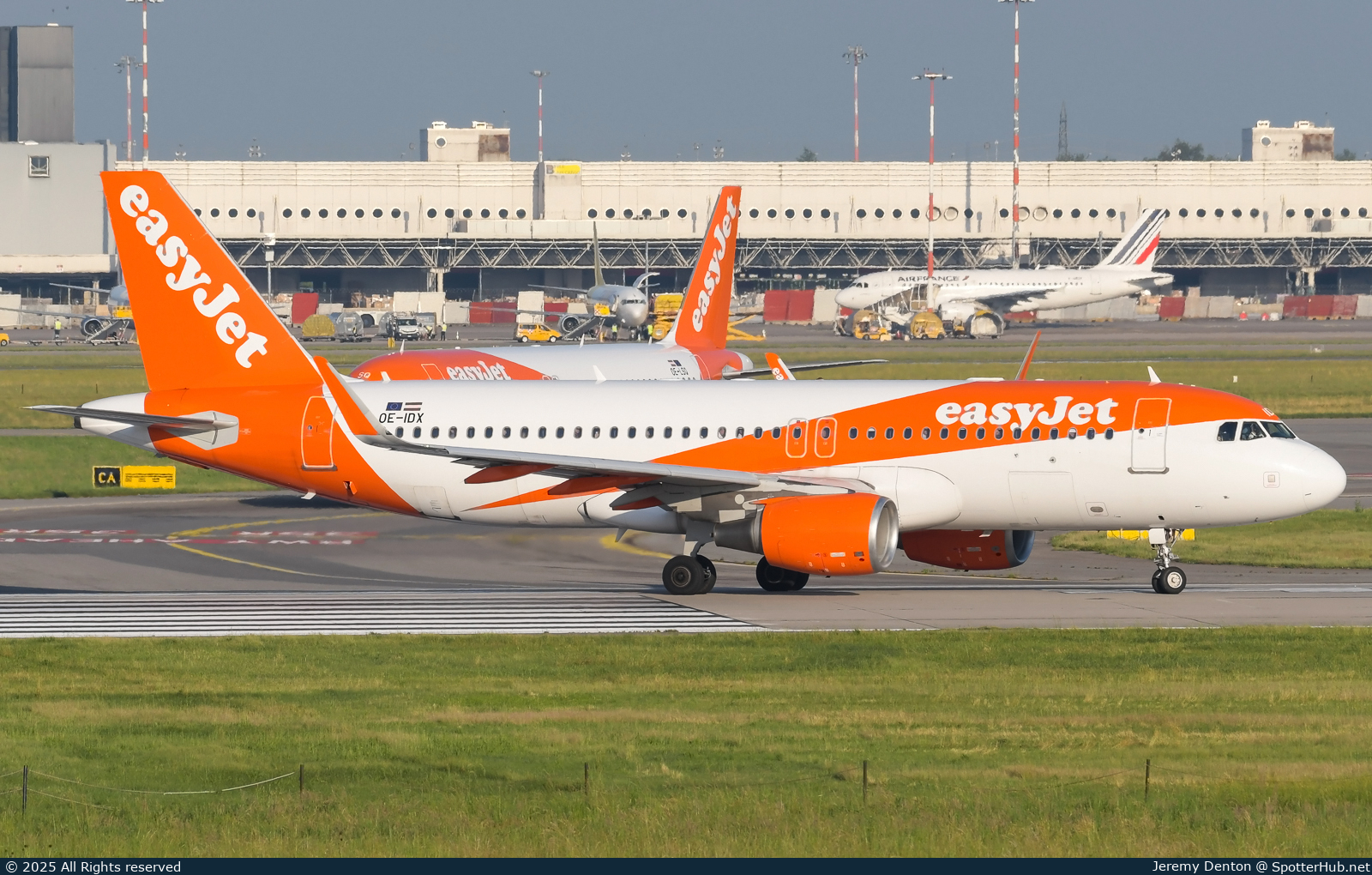 Photo of OE-IDX - Airbus A320-214 operated by easyJet Europe