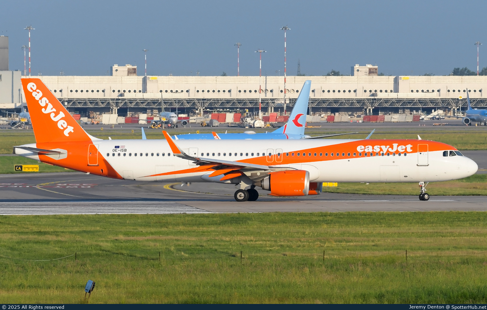 Photo of OE-ISB - Airbus A321-251NX operated by easyJet Europe