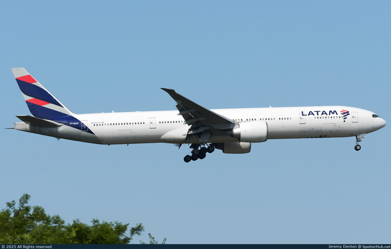 Photo of PT-MUG - Boeing 777-32W(ER) operated by LATAM Airlines Brasil