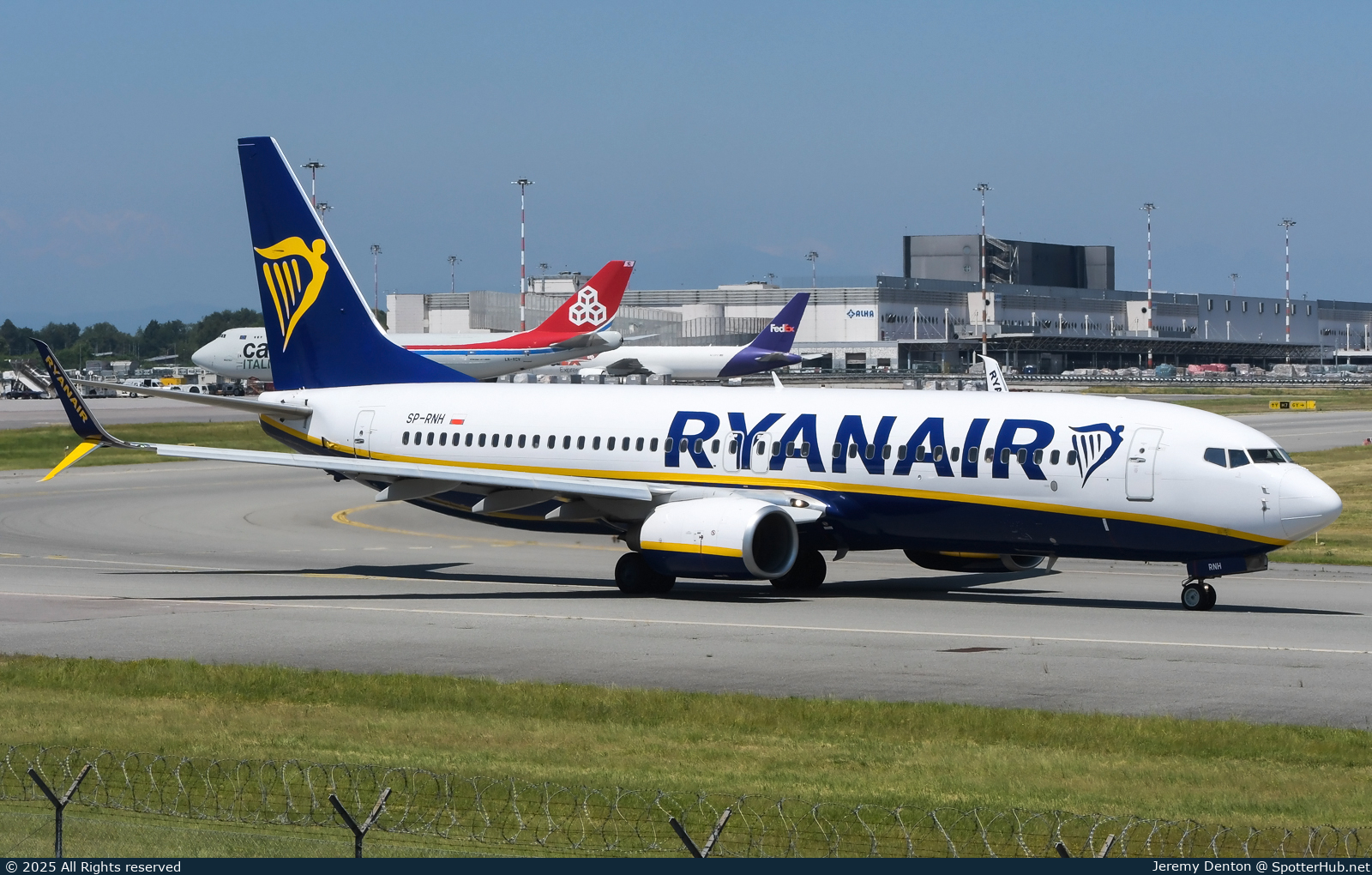 Photo of SP-RNH - Boeing 737-8AS operated by Ryanair (opb Buzz)