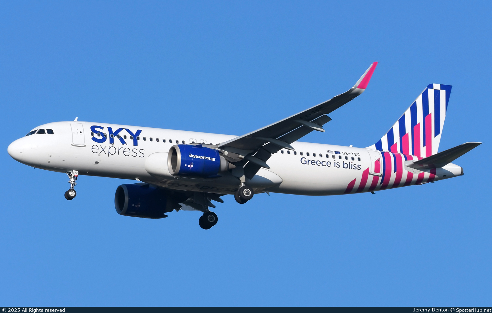 Photo of SX-TEC - Airbus A320-251N operated by Sky Express