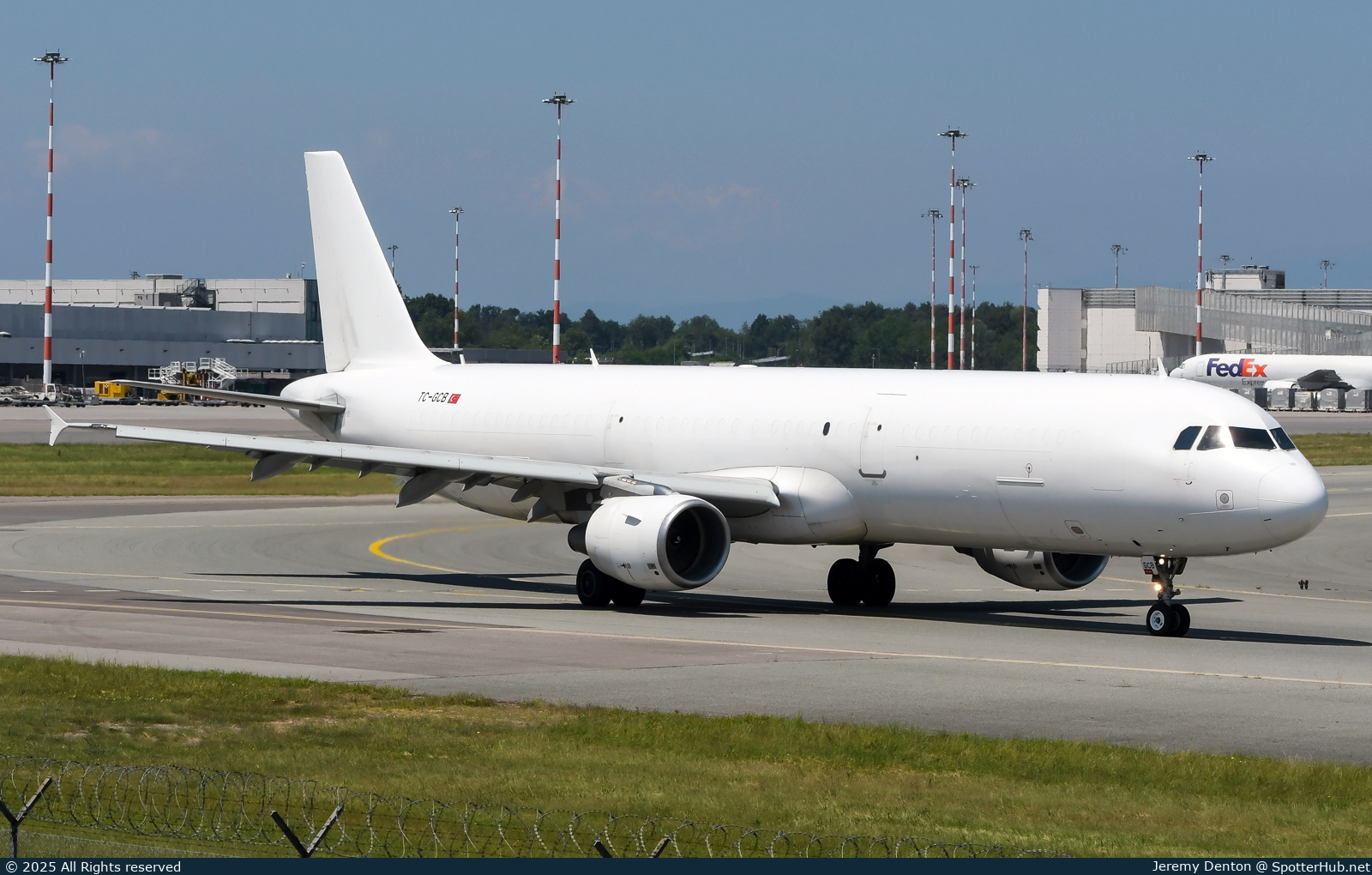 Photo of TC-GCB - Airbus A321-211(P2F) operated by BBN Cargo
