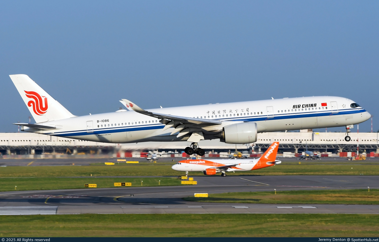 Photo of B-1086 - Airbus A350-941 operated by Air China