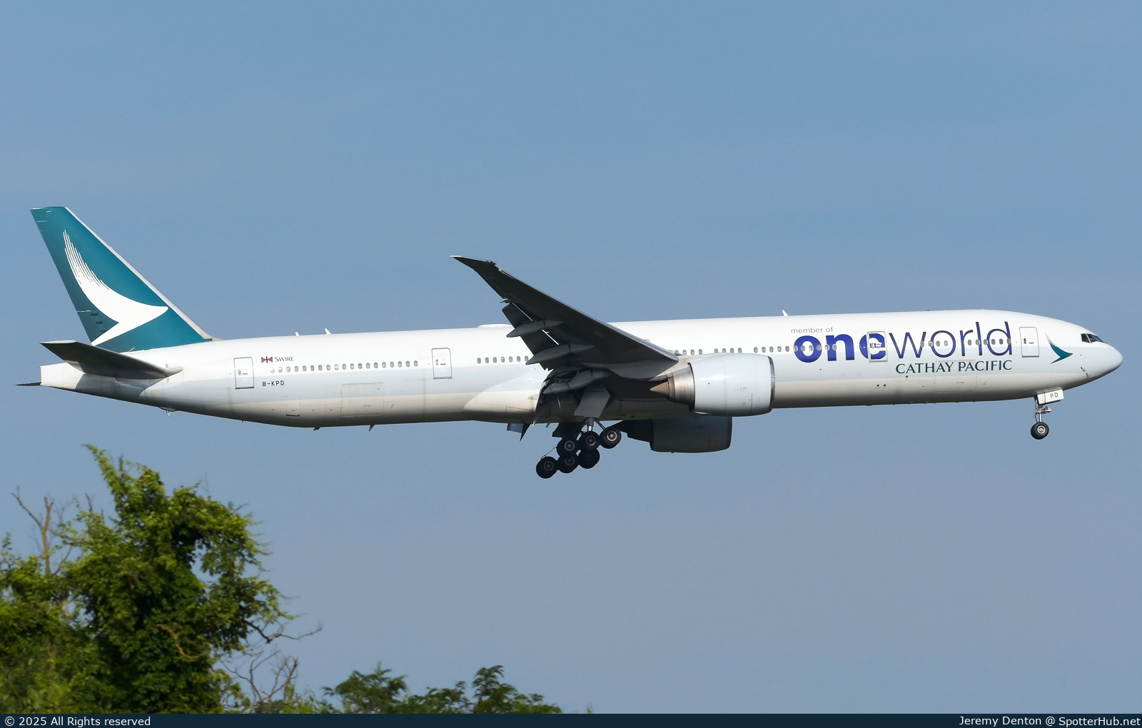 Photo of B-KPD - Boeing 777-367(ER) operated by Cathay Pacific Airways