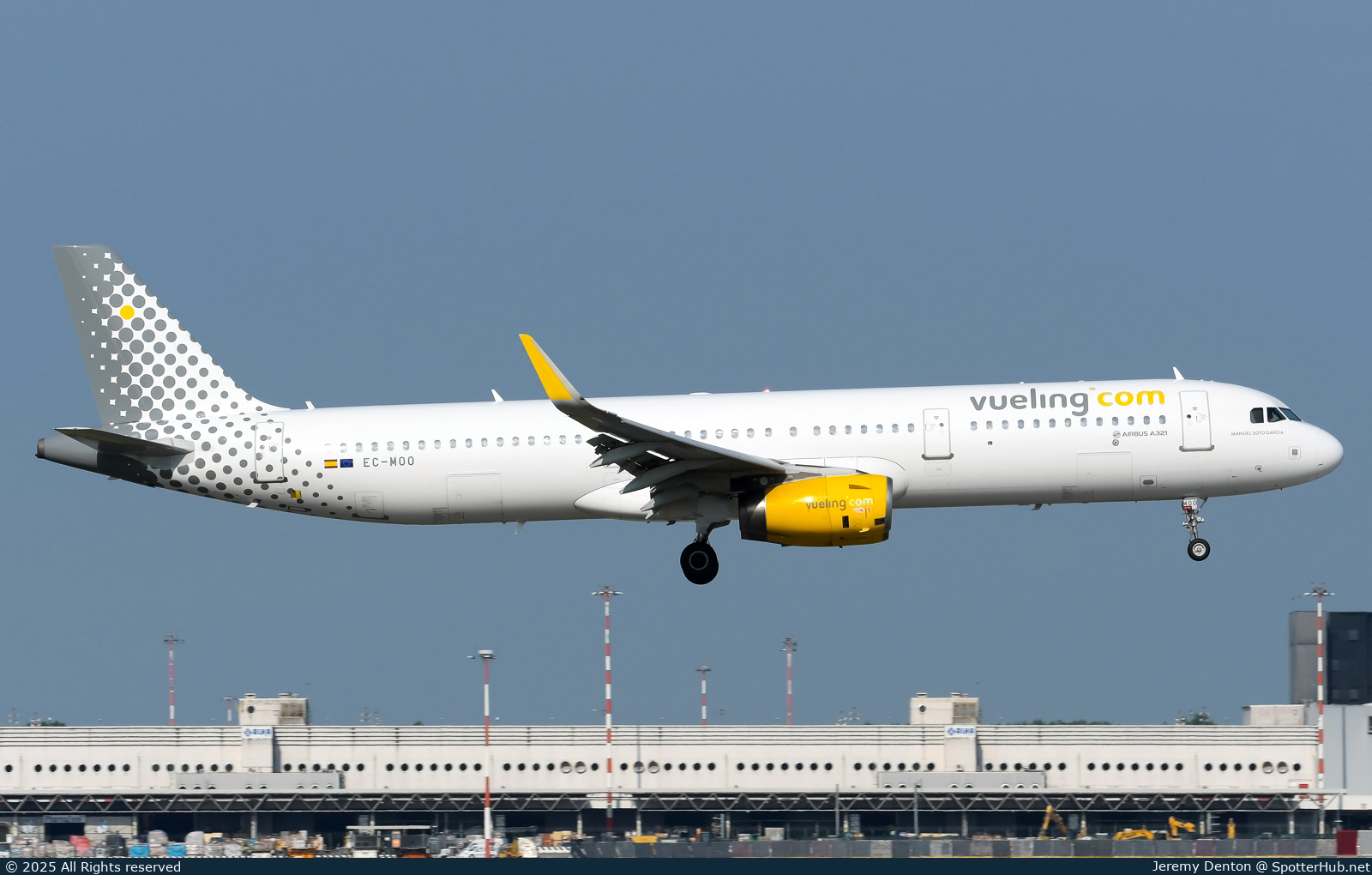 Photo of EC-MOO - Airbus A321-231 operated by Vueling