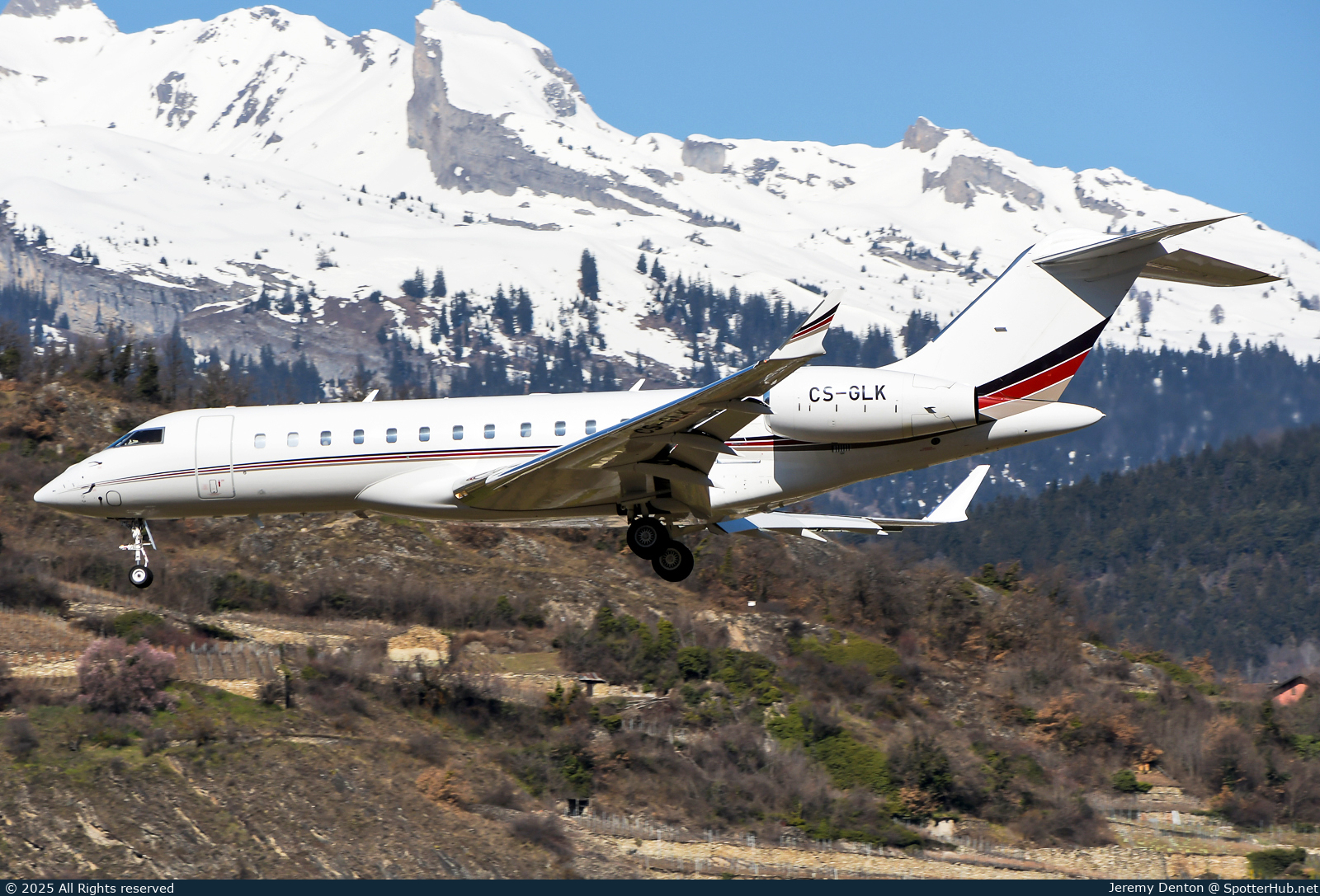Photo of CS-GLK - Bombardier Global 6500 operated by NetJets Europe