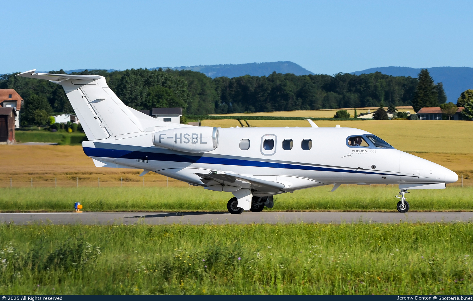 Photo of F-HSBL - Embraer Phenom 100E operated by Pan Européenne Air Service
