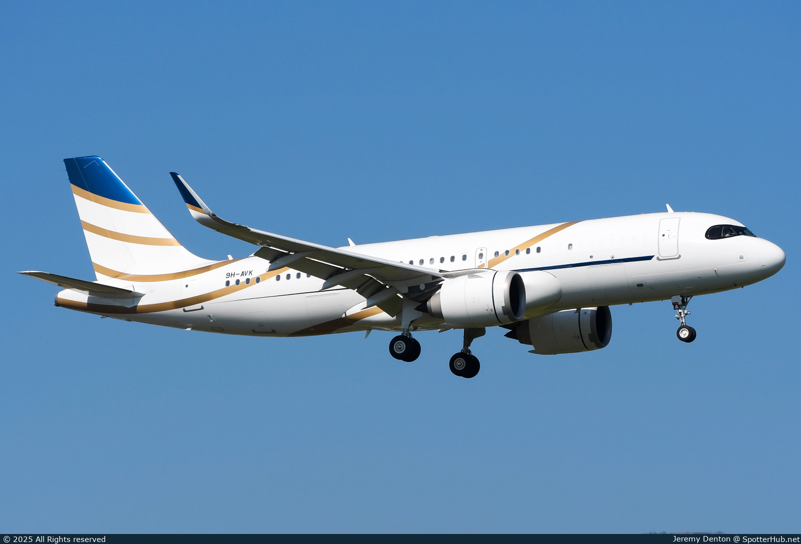 Photo of 9H-AVK - Airbus A320-251N(CJ) operated by Comlux Aviation Malta