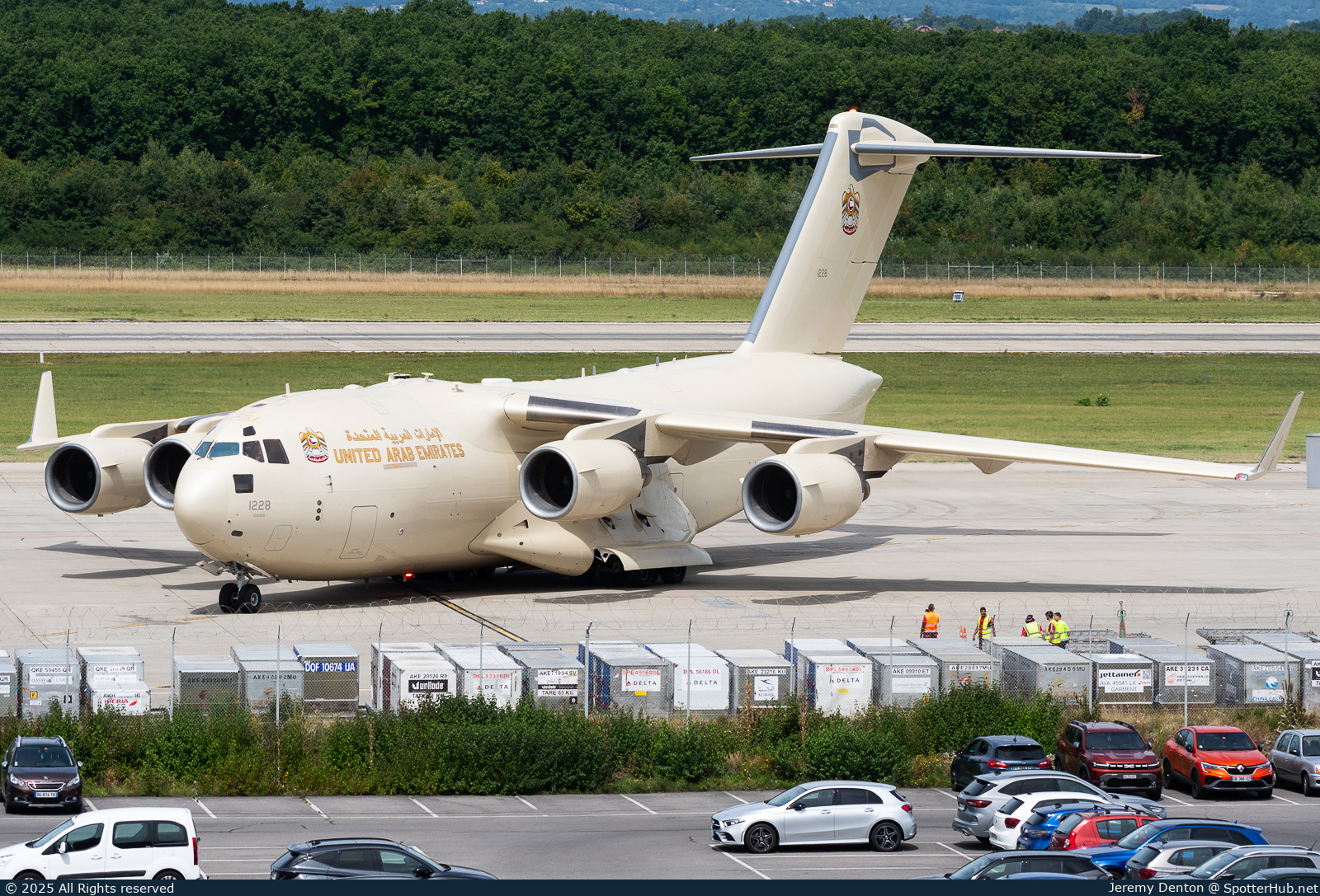 Photo of 1228 - Boeing C-17A Globemaster III operated by United Arab Emirates Air Force