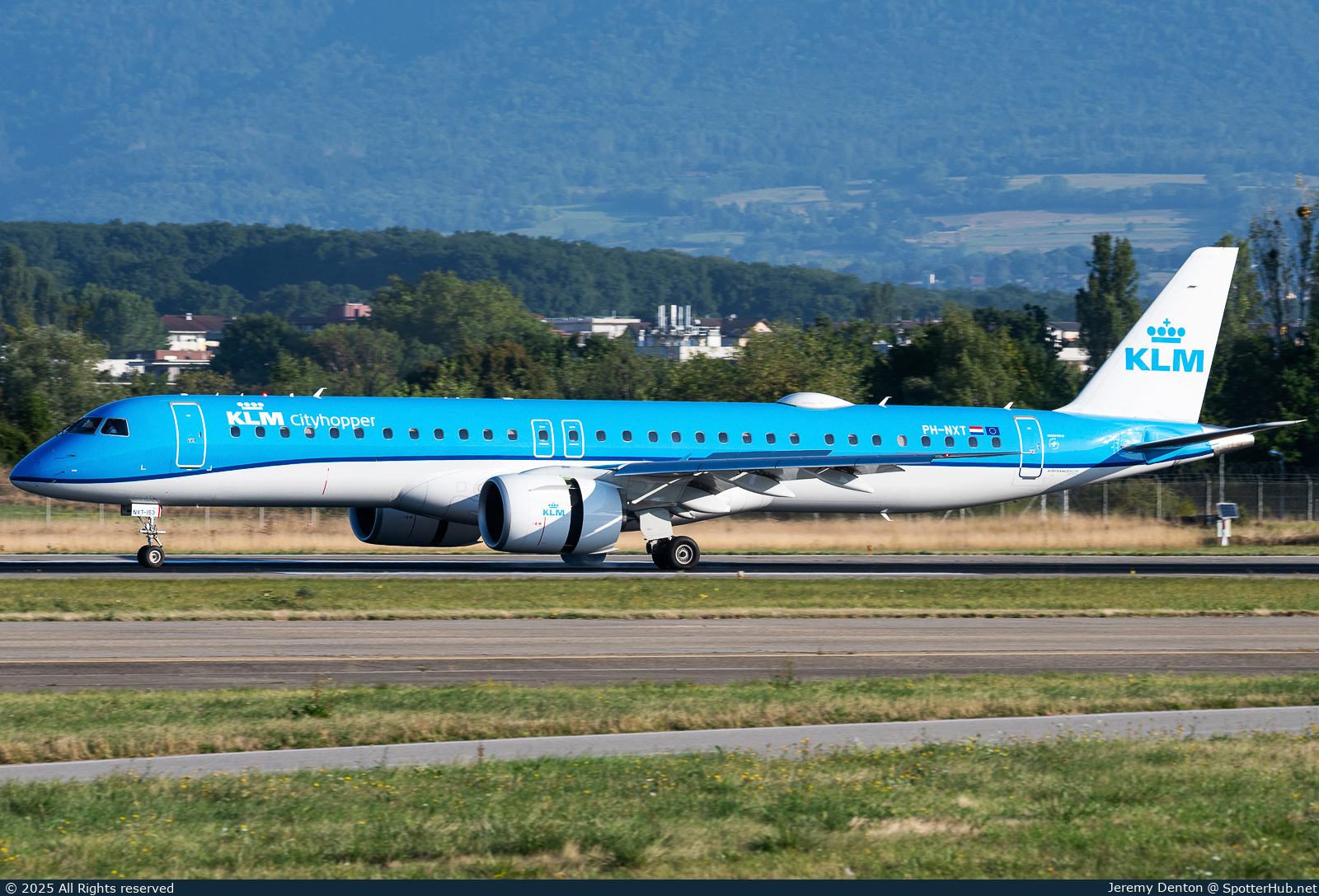 Photo of PH-NXT - Embraer ERJ-195-E2 operated by KLM Cityhopper