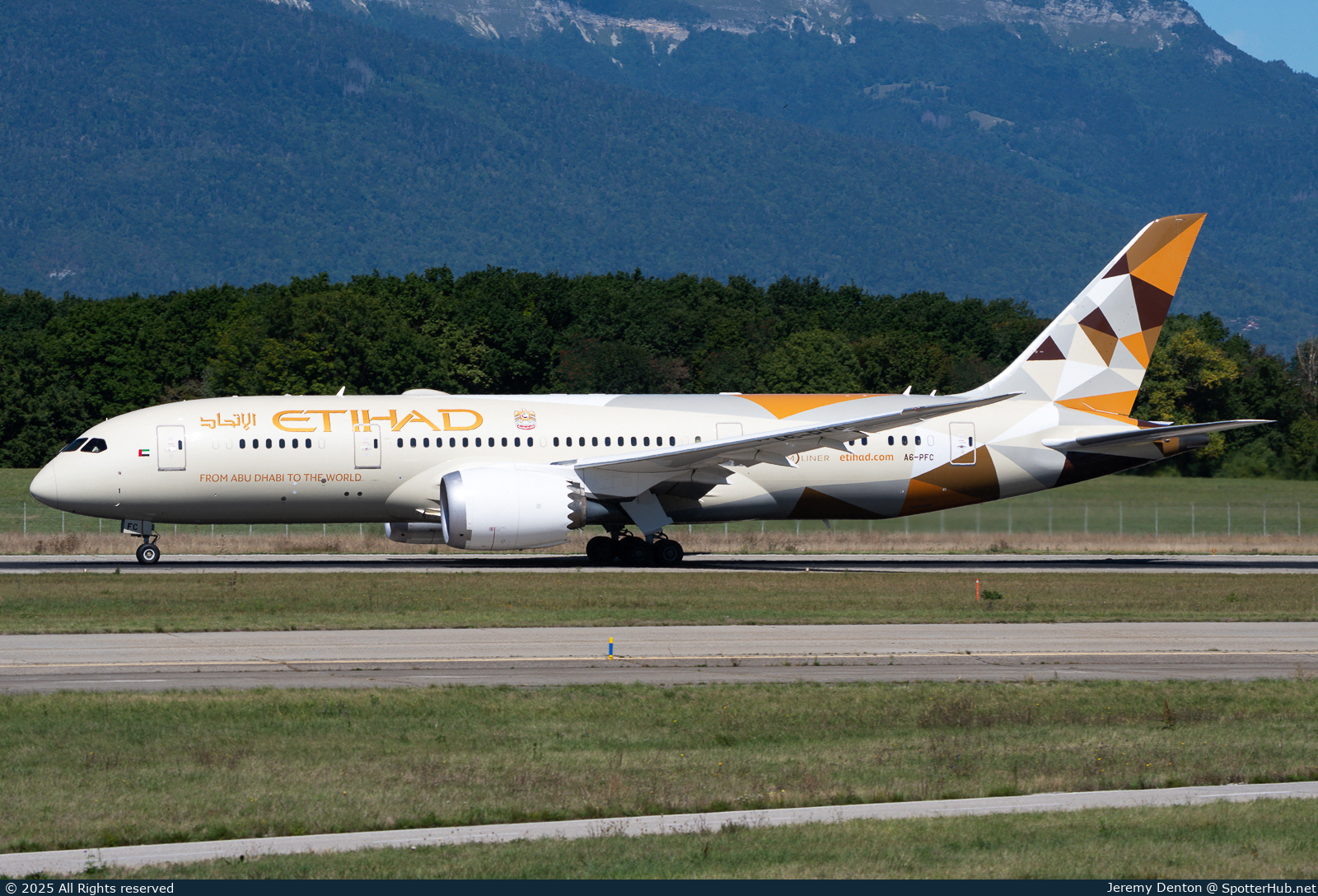 Photo of A6-PFC - Boeing 787-8 Dreamliner operated by United Arab Emirates Presidential Flight