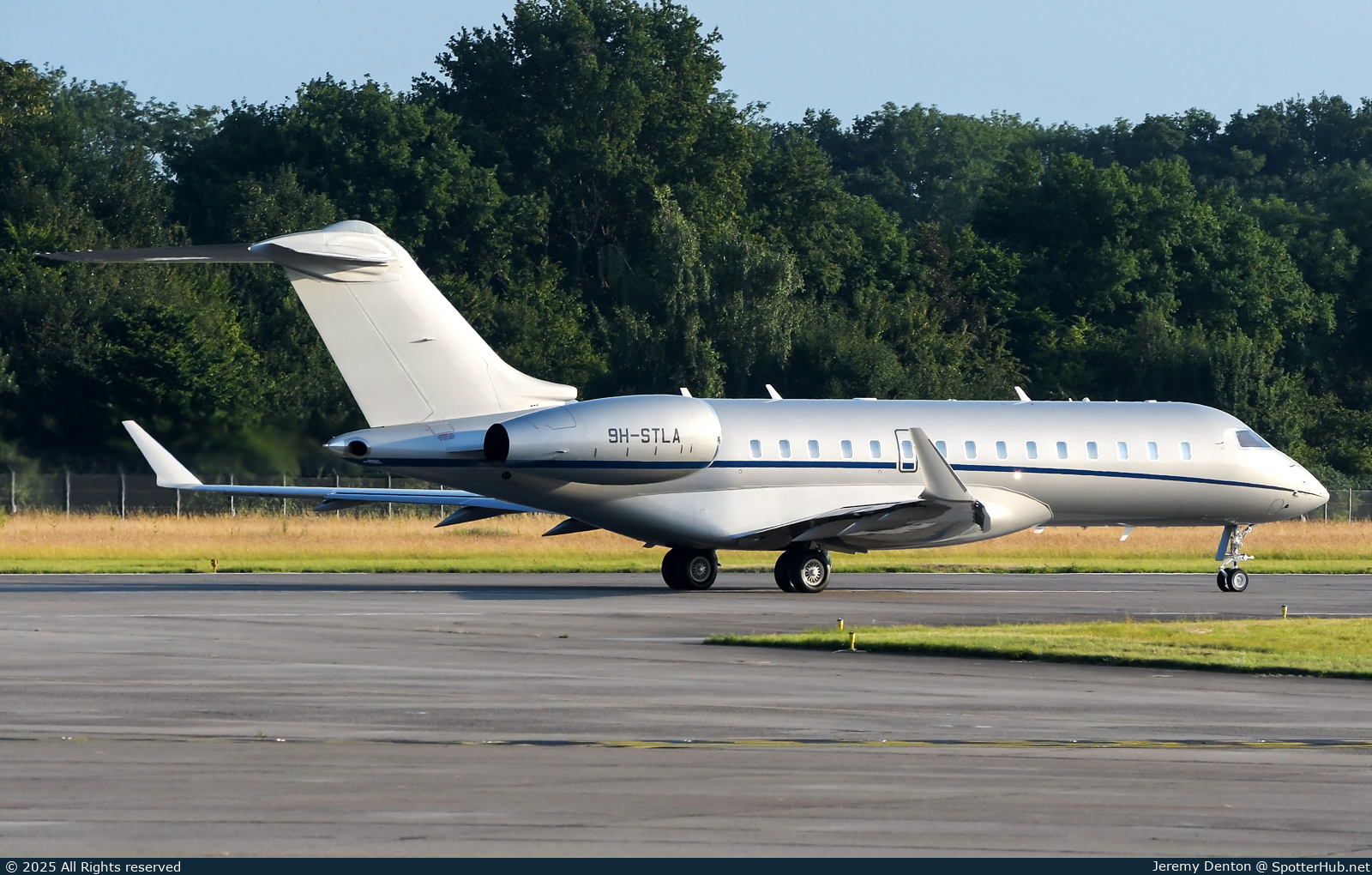 Photo of 9H-STLA - Bombardier Global 6500 operated by Albinati Aviation